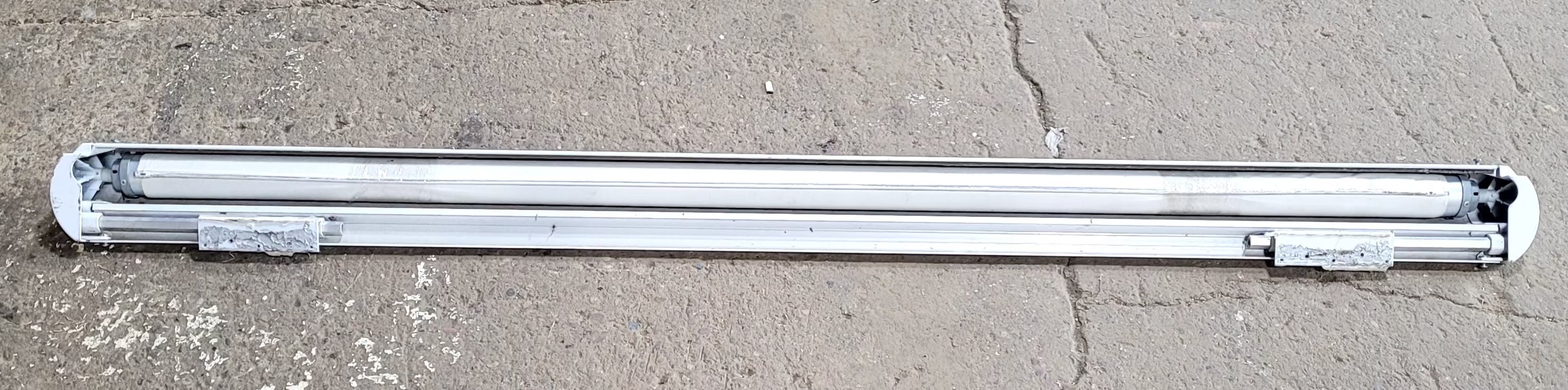 Used Dometic A&E 79 1/2" Complete Slide Topper - White - Young Farts RV Parts