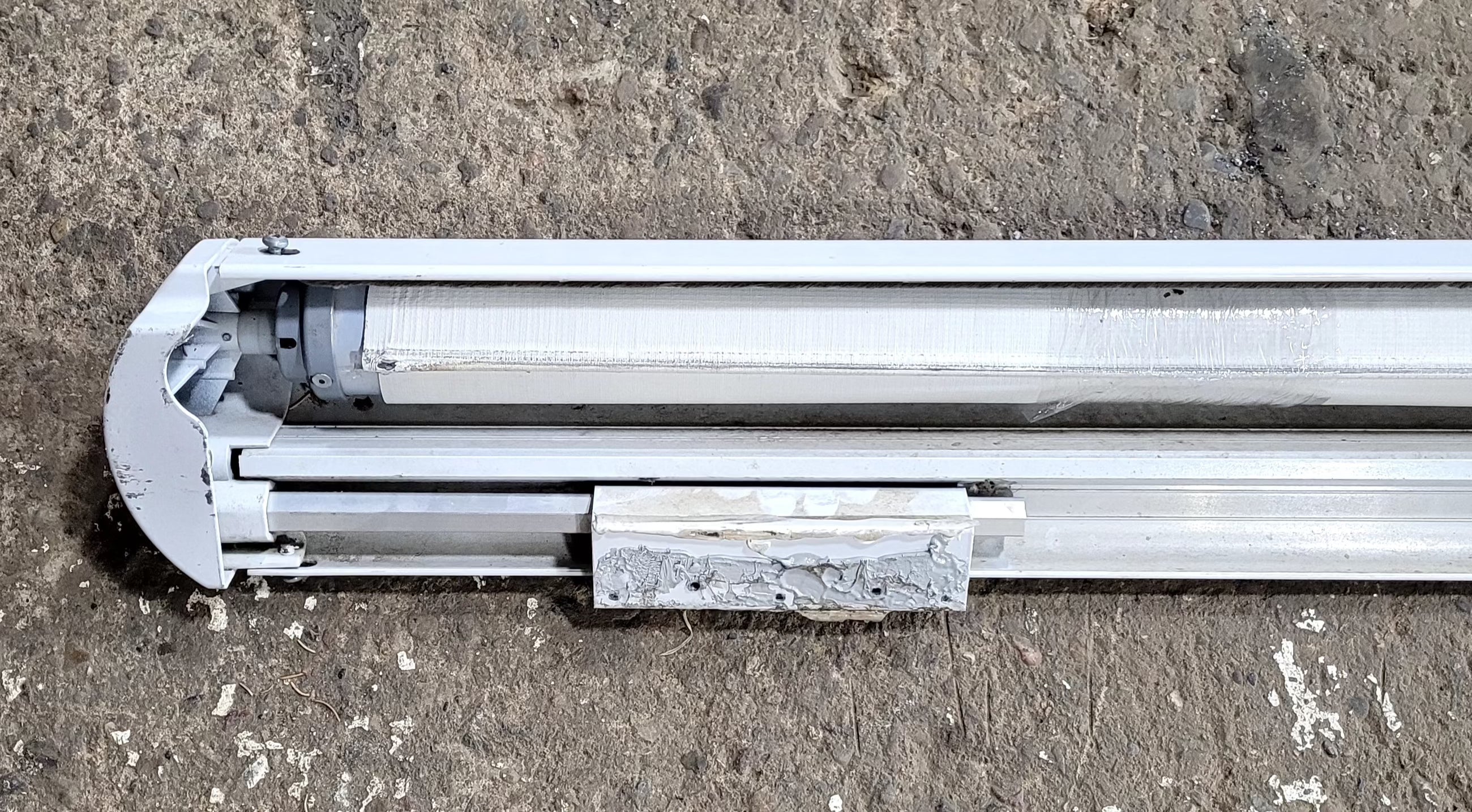 Used Dometic A&E 79 1/2" Complete Slide Topper - White - Young Farts RV Parts