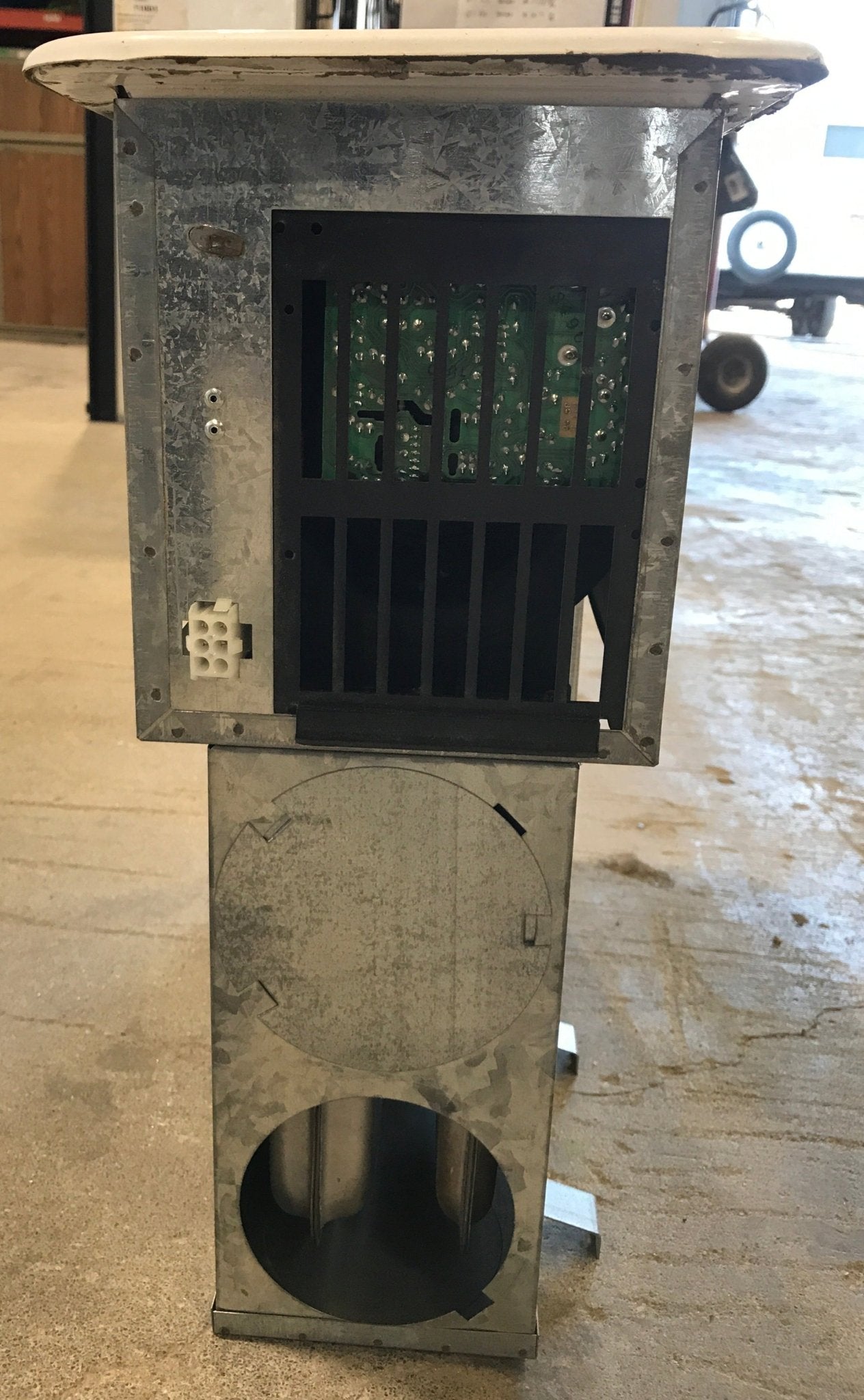 25,000 BTU USED 8525 - IV - DCLP HYDROFLAME RV Propane Furnace - Young Farts RV Parts