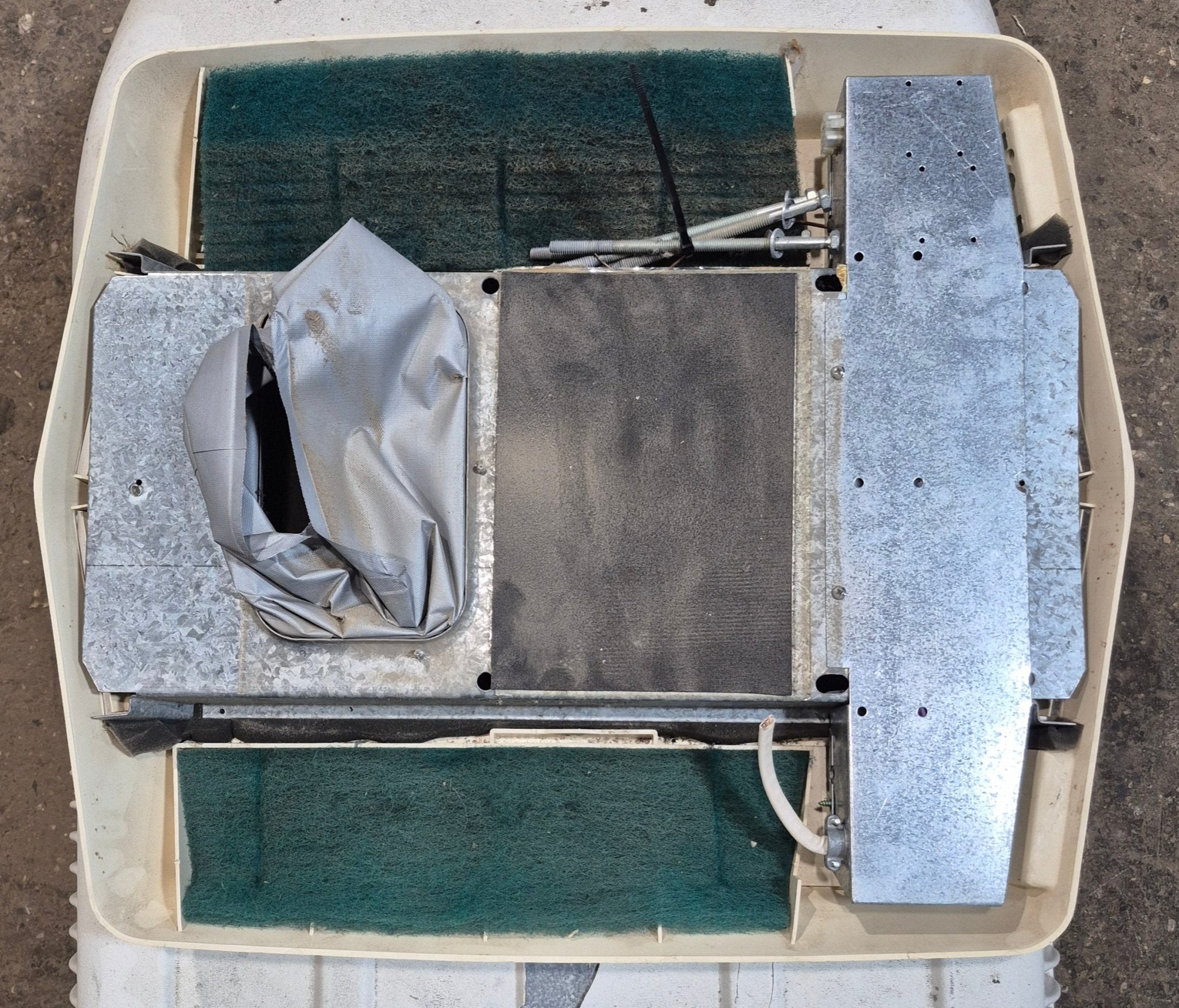 Used Coleman Air Conditioner Complete 8335 - 8915 - 13500 BTU Cool Only - Young Farts RV Parts