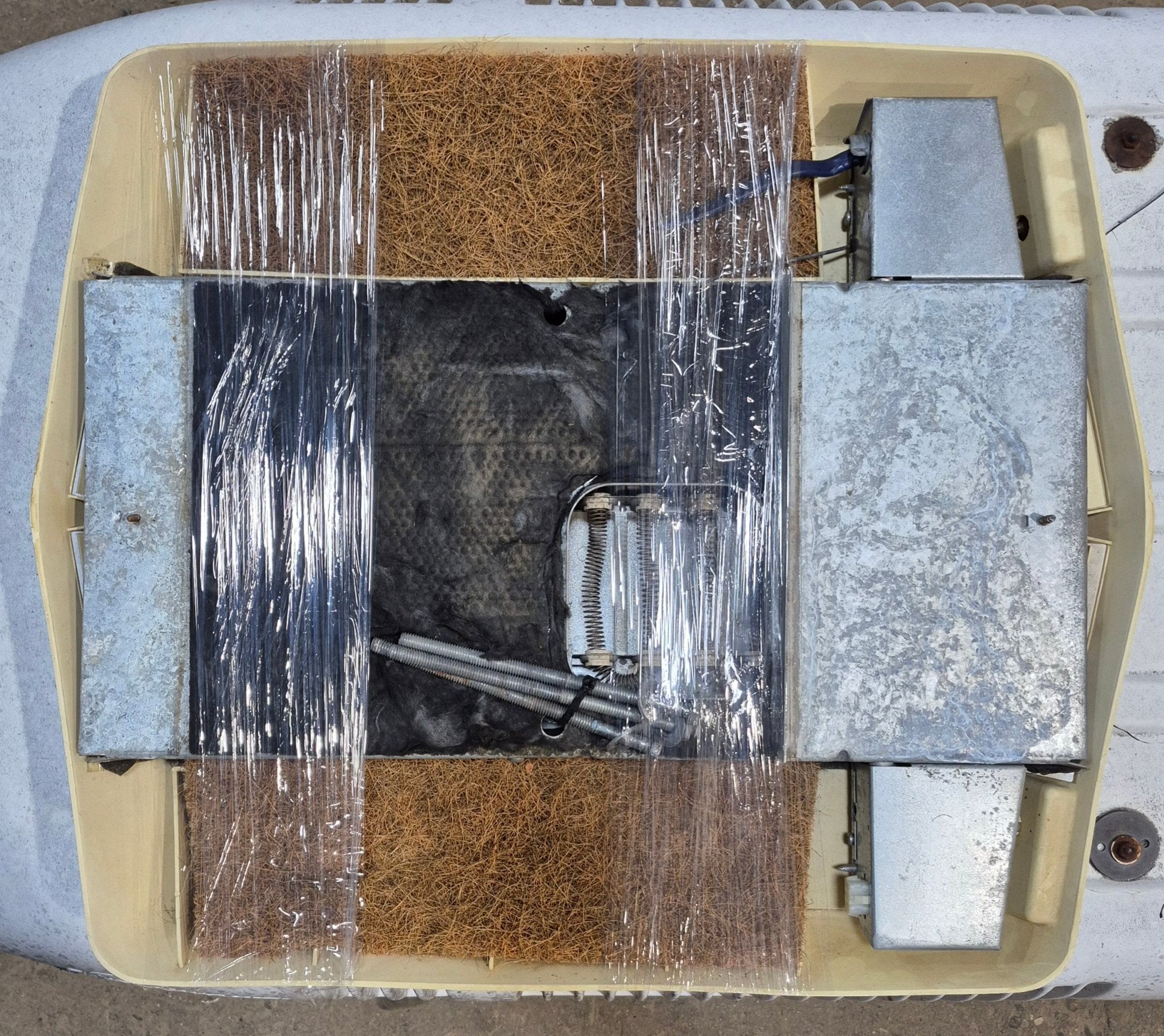 Used Complete Mach 1 Coleman Air Conditioner 6747 - 707 - 13500BTU Cool Only - 3 BOLT MOUNT - Young Farts RV Parts