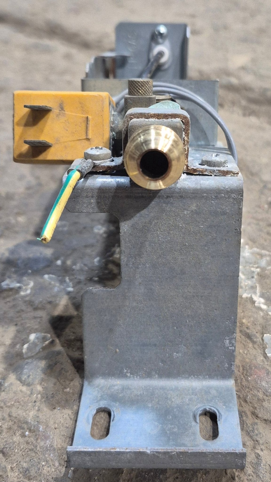 Used Dometic Gas Valve/ Burner Assembly - Young Farts RV Parts