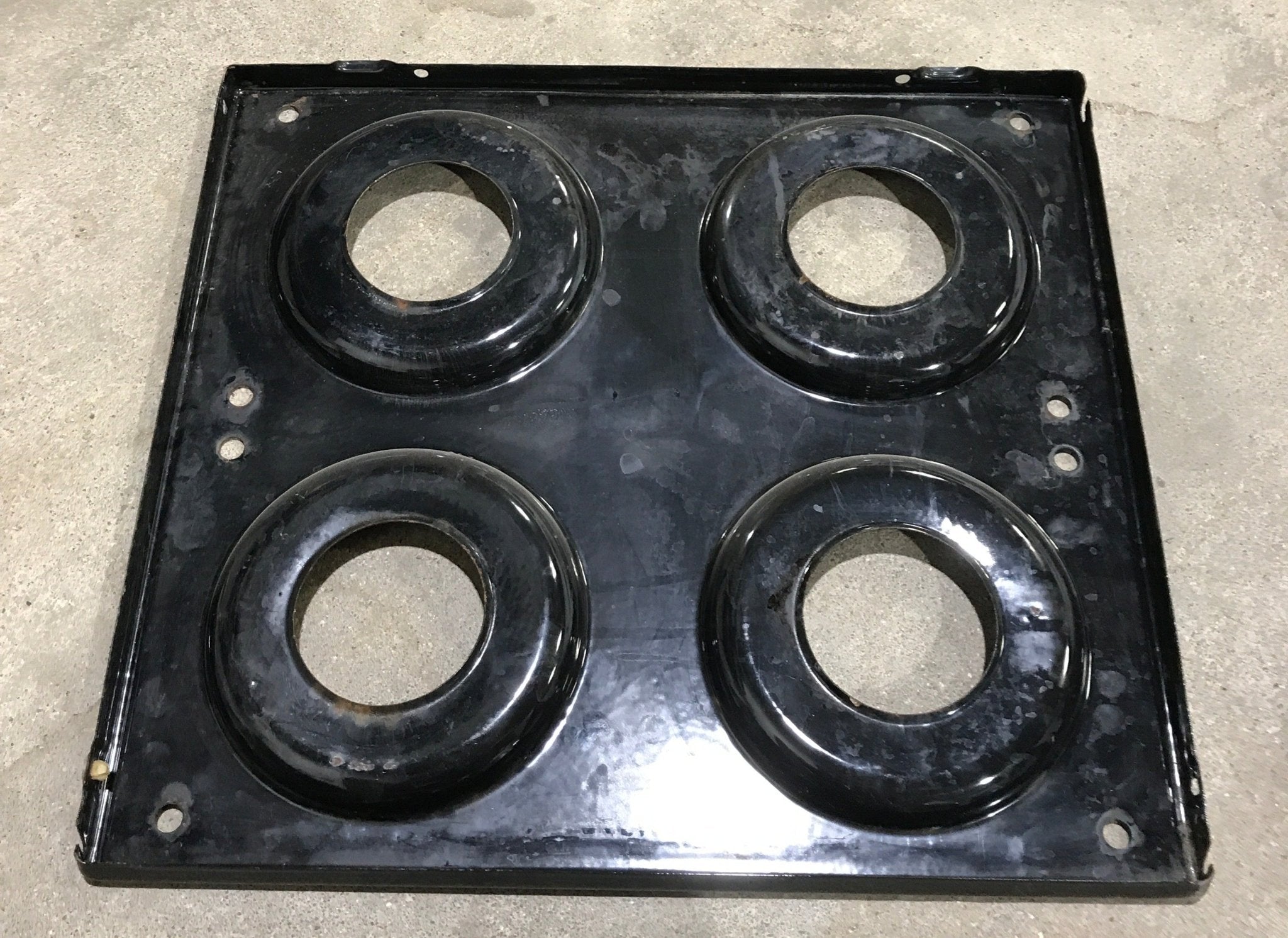 Used MAGIC CHEF Main Top - 74001485 - Young Farts RV Parts