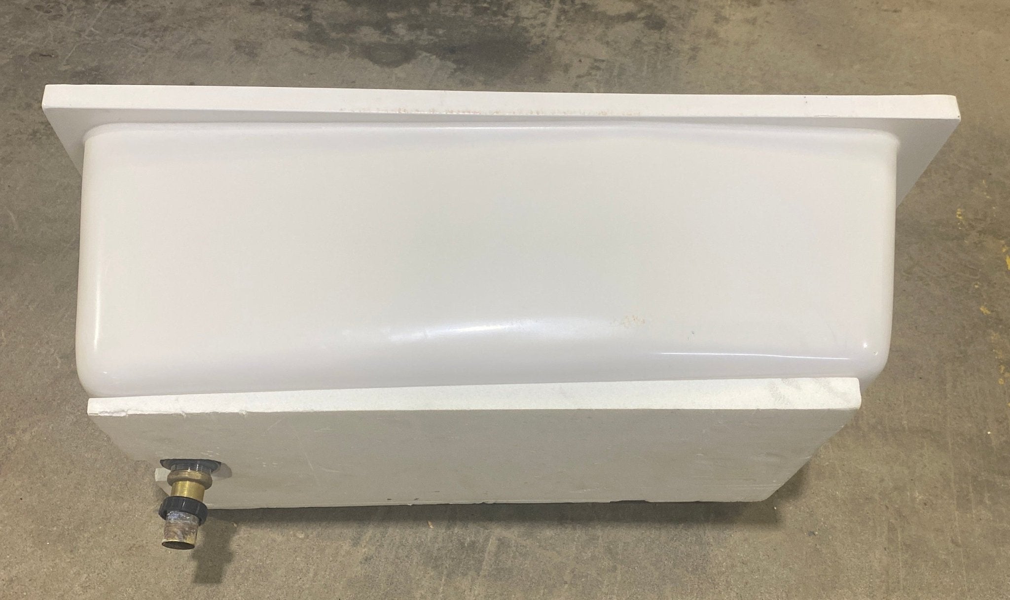 Used RV Bath Tub 41” L x 24" W - Right Hand Drain - Young Farts RV Parts