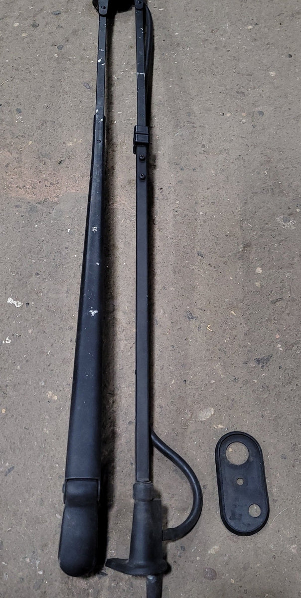 Buy DENSO Driver Side Wiper Arm Assembly for 1988 Fleetwood Pace Arrow