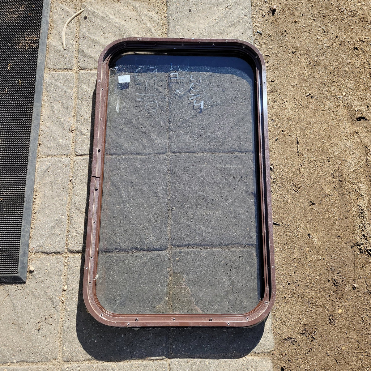 Used White Radius Non-Opening Window : 23 1/2 X 21 3/4 X 2