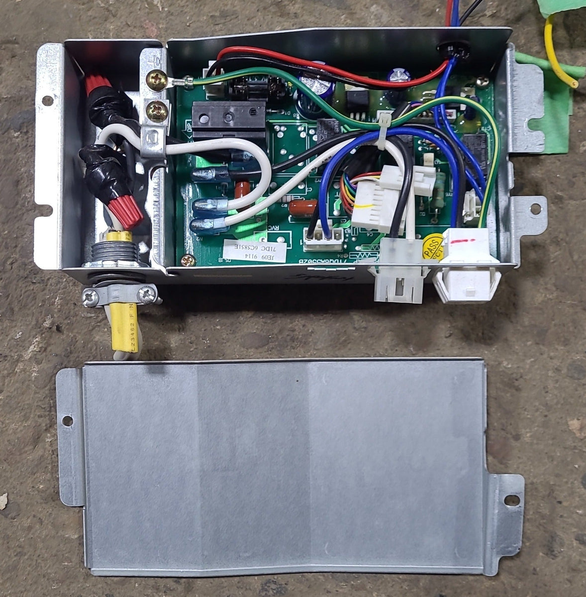 Buy Used Carrier AirV RV A/C Control Box Assembly 990046800 Online
