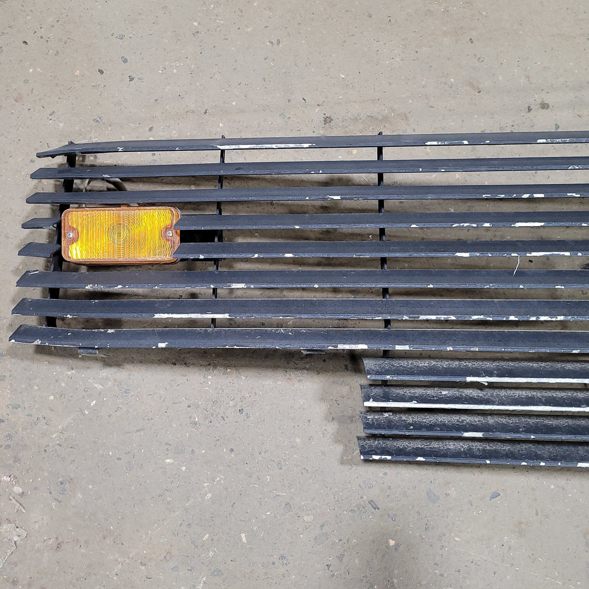 Buy Used Grill Assembly for 1988 Fleetwood Pace Arrow Online Young