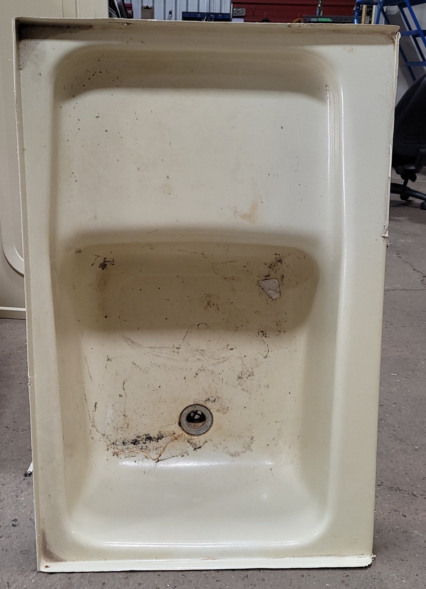 Used RV Bath Tub 36 1/4” x 23 1/2” LHD Step Tub - Young Farts RV Parts