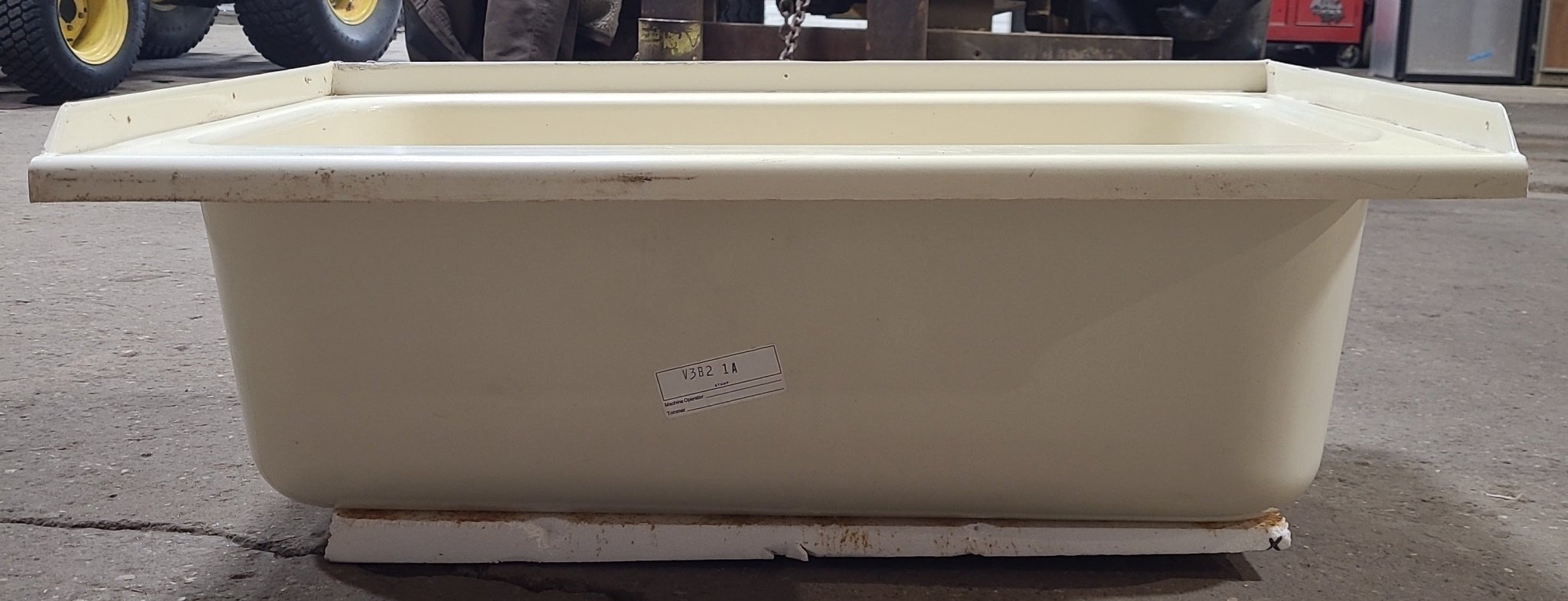 Used RV Bath Tub 36” x 24” Right Hand Drain - Young Farts RV Parts