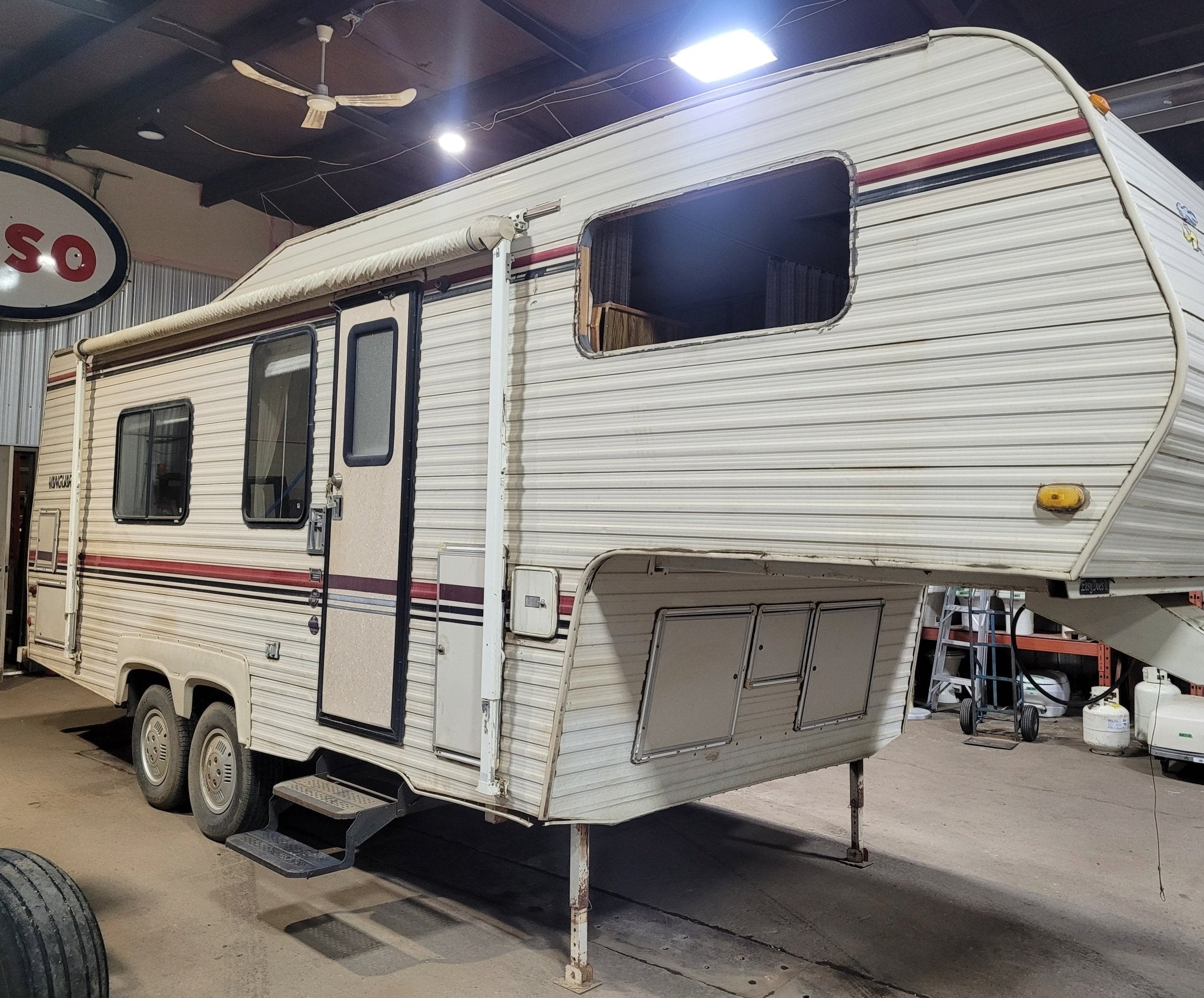 1987 Vanguard Roadrunner VFW25 Fifth Wheel Parts List - Hunters Manufacturing - Young Farts RV Parts