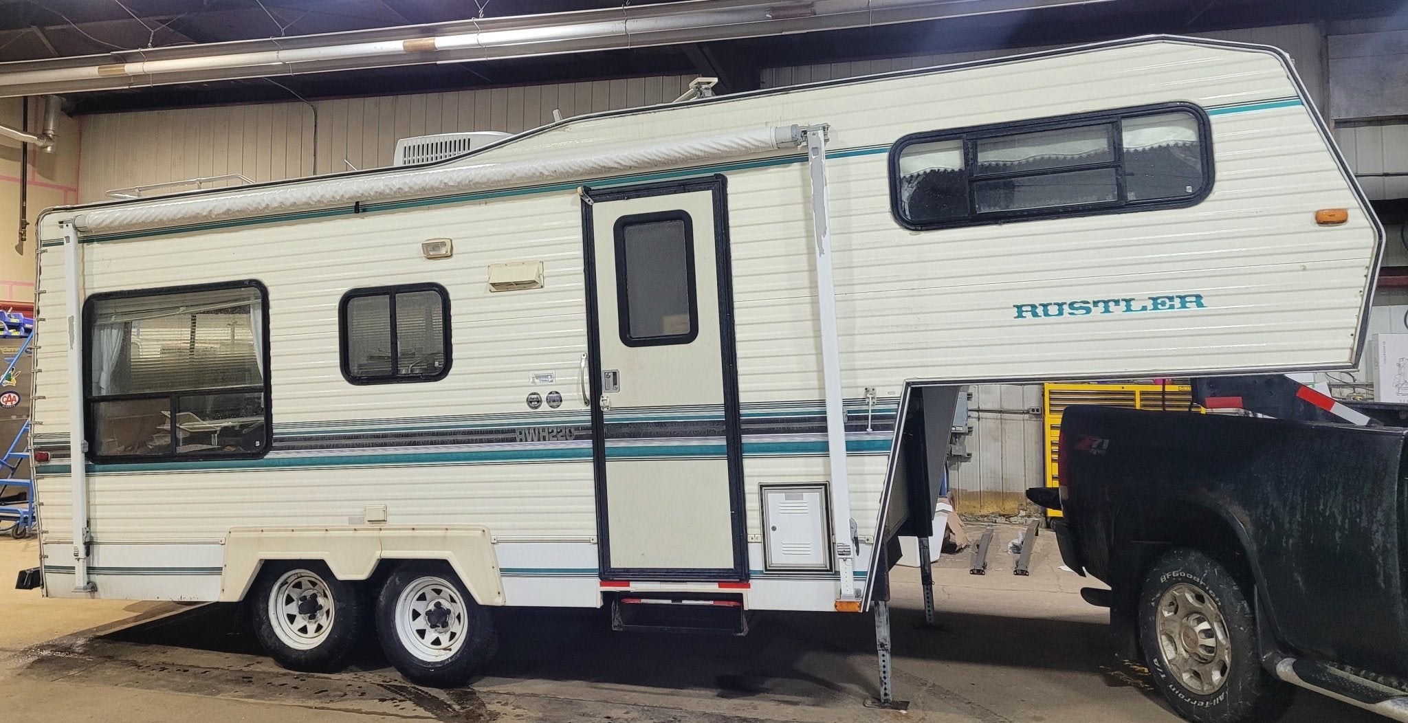 1995 Rustler RWH220 Fifth Wheel Parts List - Travelaire Canada Limited - Young Farts RV Parts