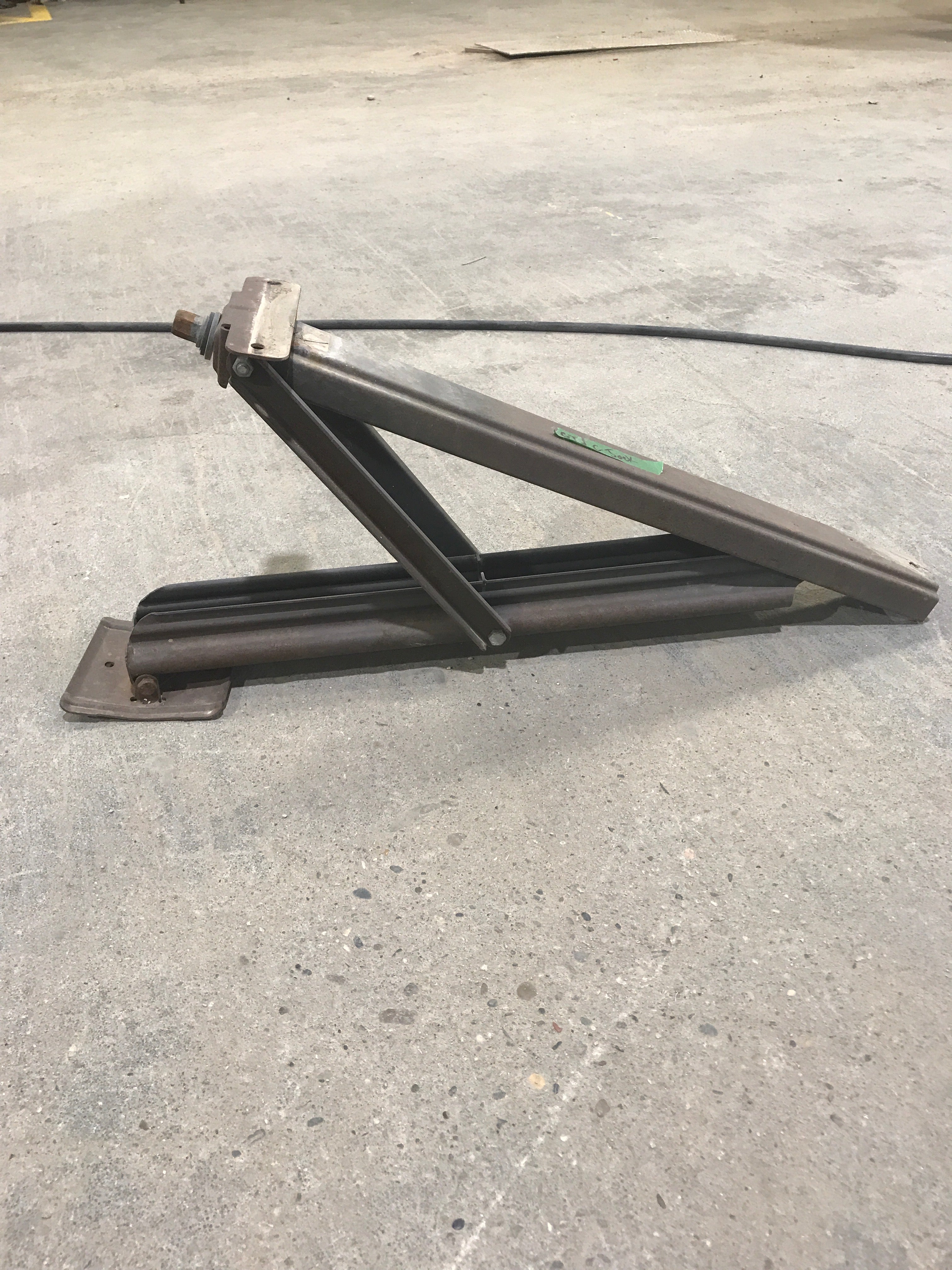 Used C-Type Stabilizing Jack