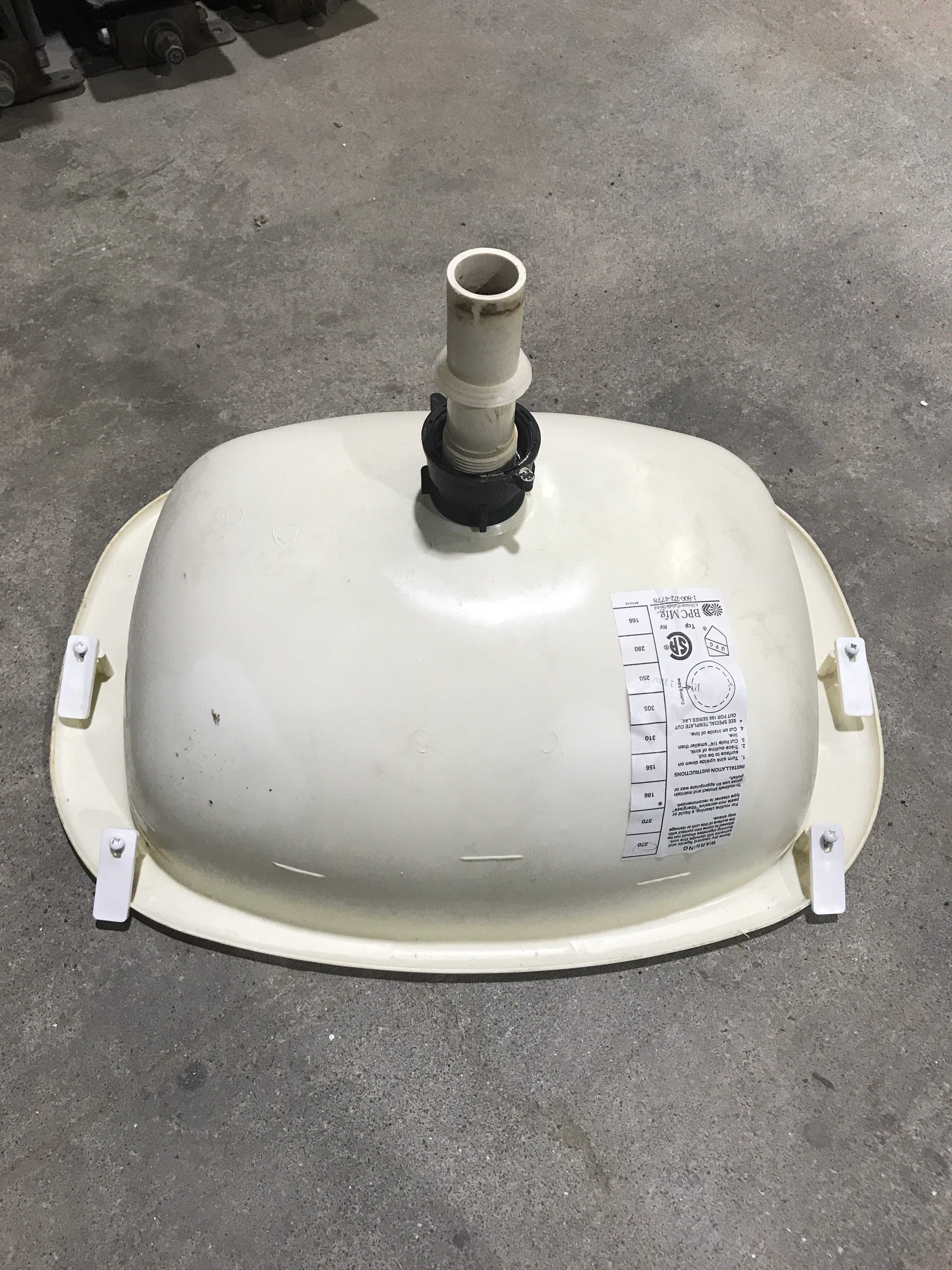 Used Bathroom Sink, Bone - 20" x 17 1/2" x 7 1/4"D