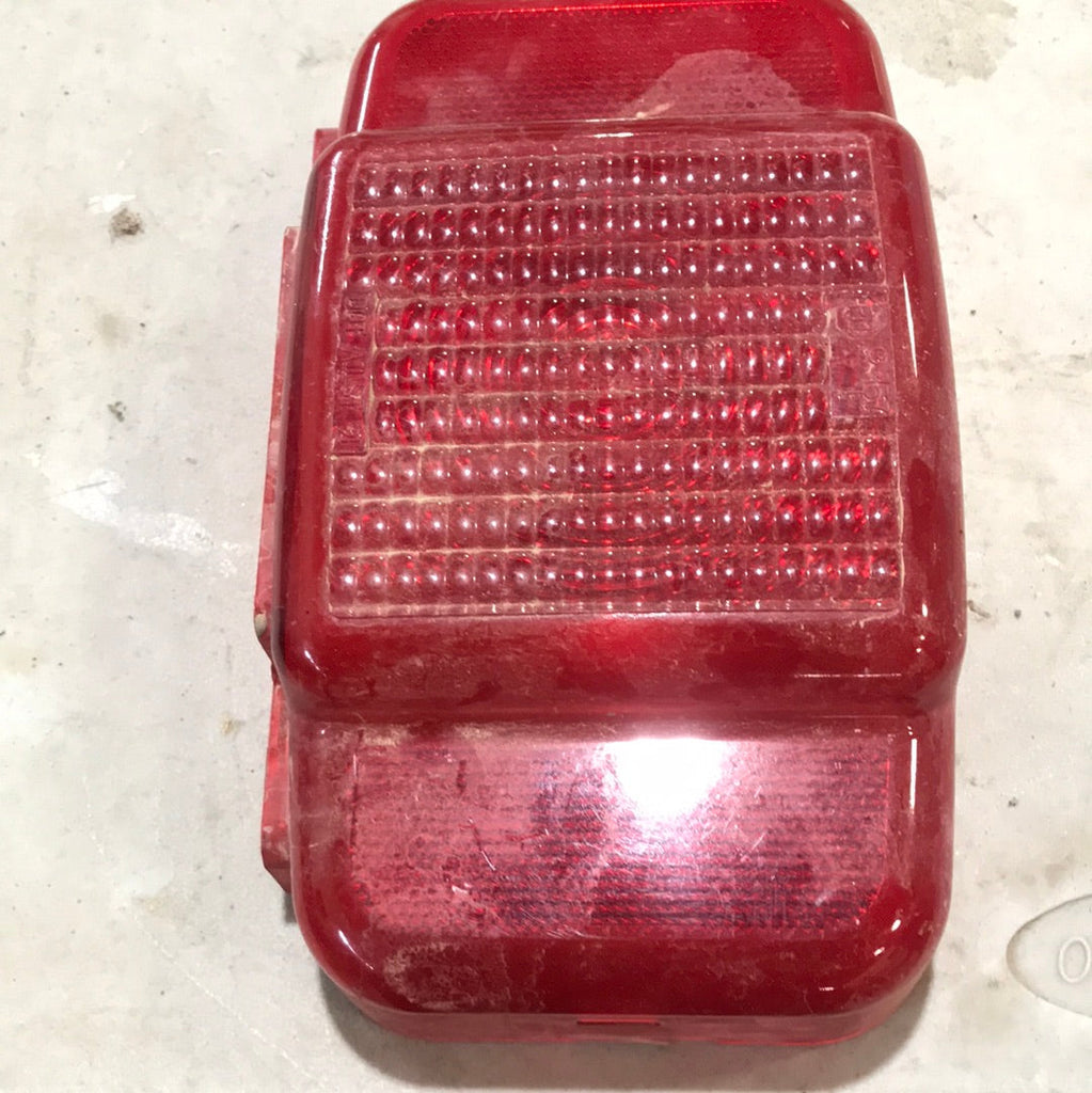 Used Round Lens Tail Light DOT AILST 91 - Young Farts RV Parts