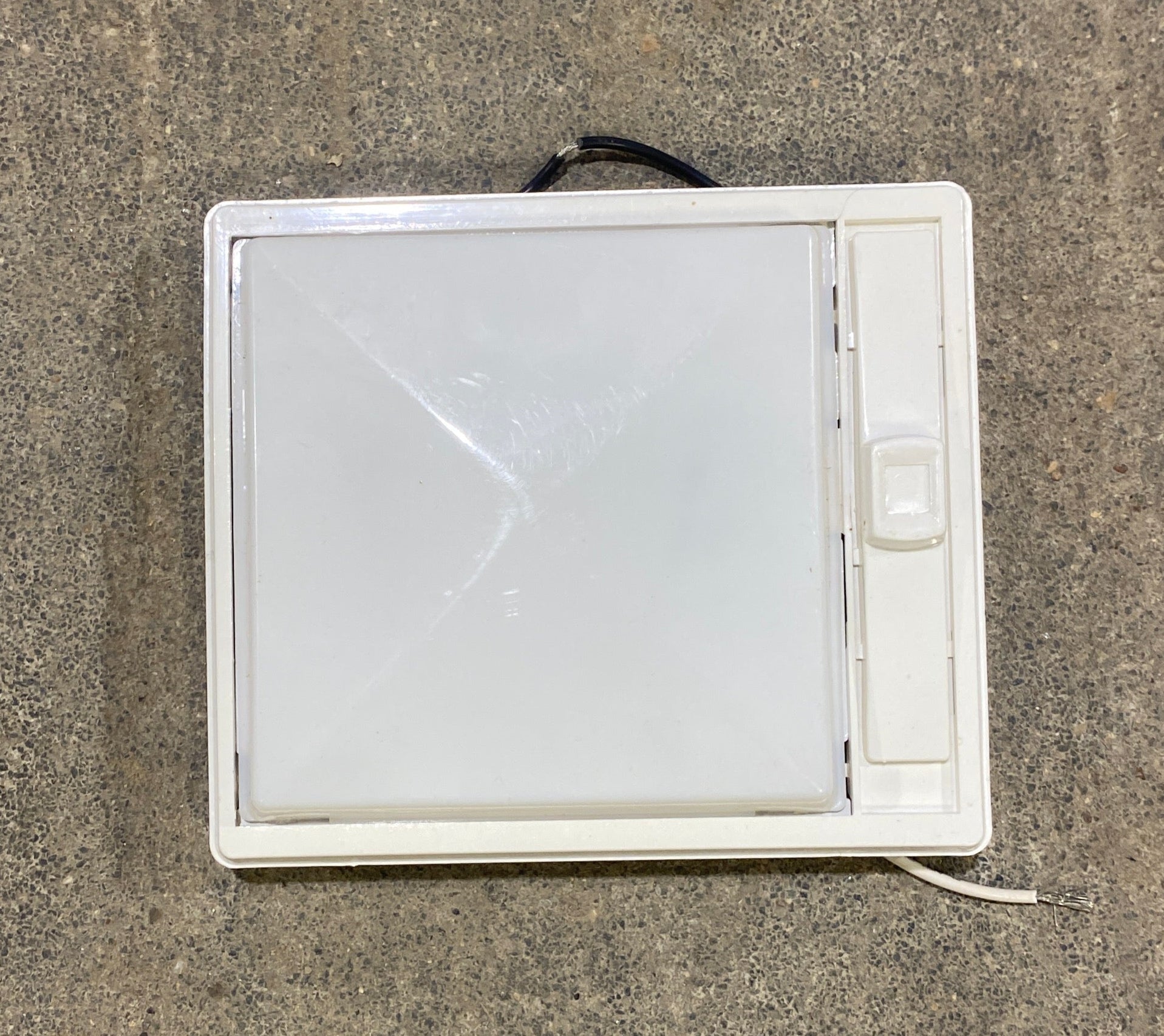 Used Light Fixture *SINGLE* PY805A / LR98156 WITH SWITCH