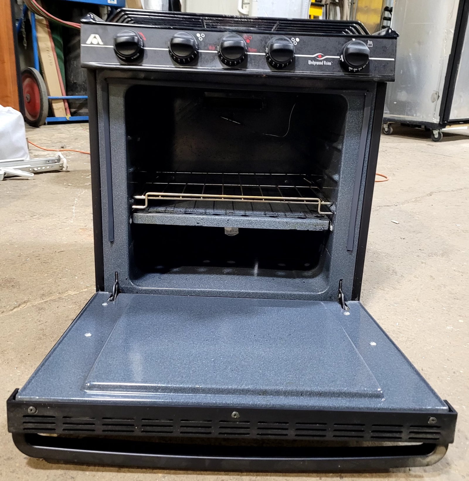 Used Atwood / Wedgewood range stove 3-burner R-V2133BBP