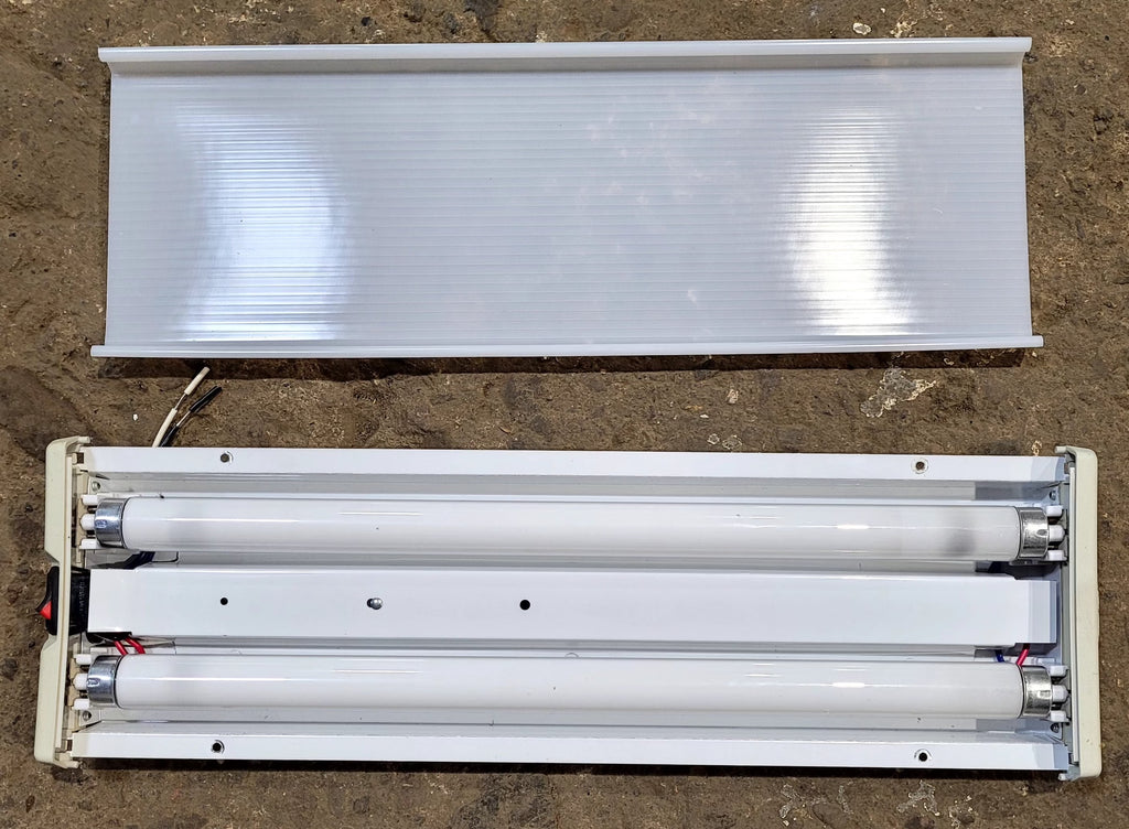 Used Thin-Lite 746 30 Watt Fluorescent Light