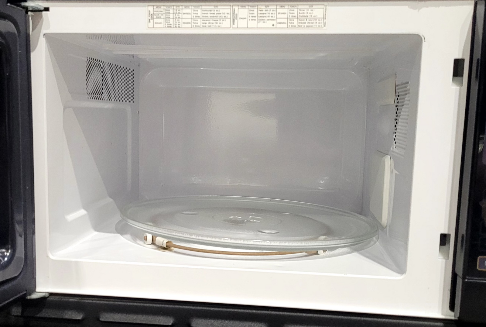 Used GoldStar RV Microwave 20 1/8