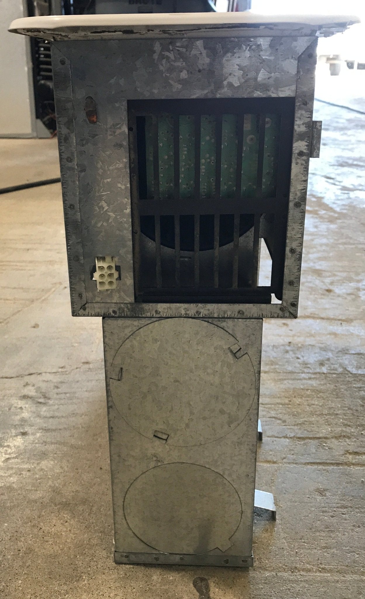 25000 BTU Used 8525 - III Atwood / Hydro Flame RV Propane Furnace - Young Farts RV Parts