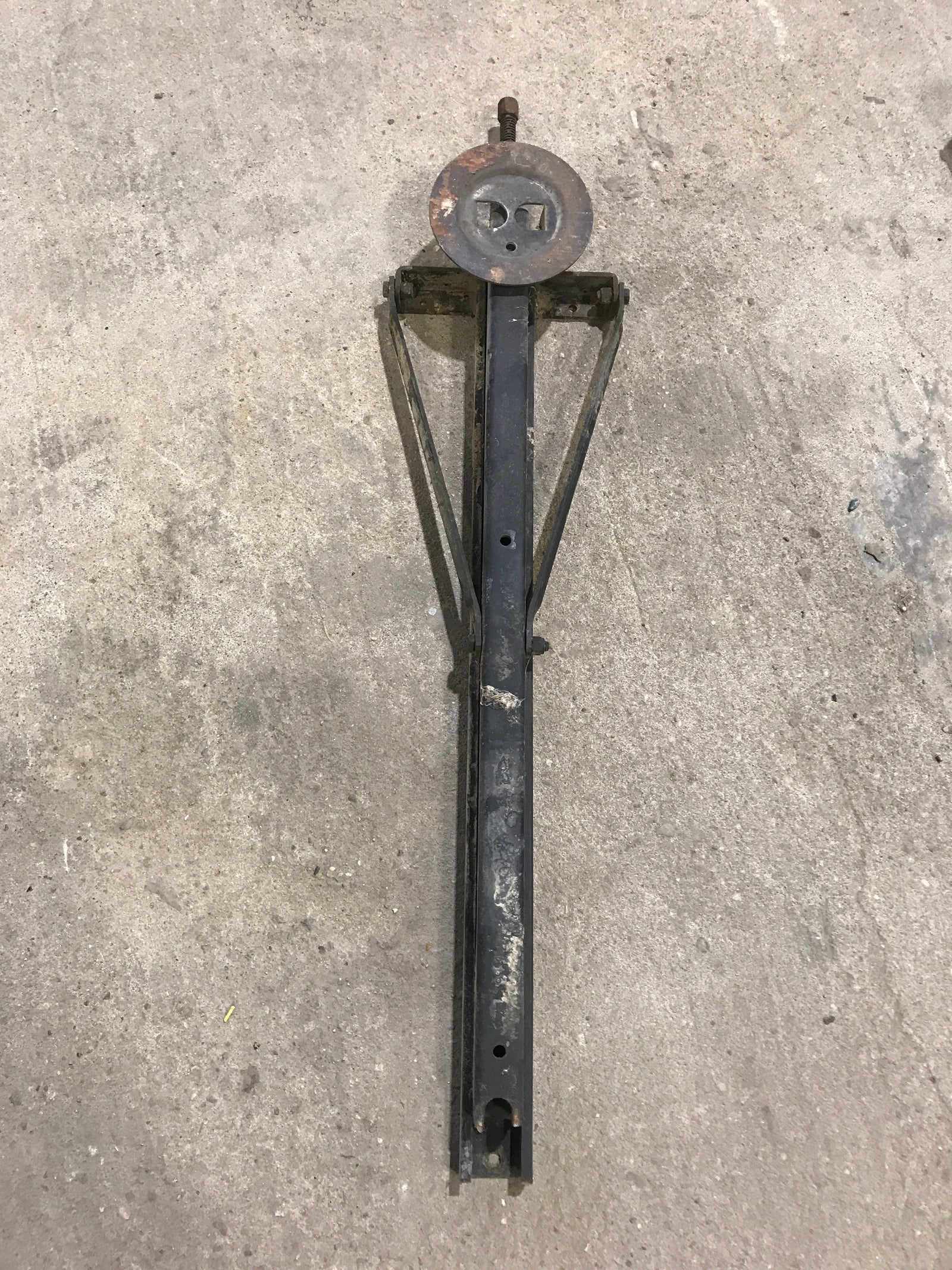 Used C-Type Stabilizing Jack