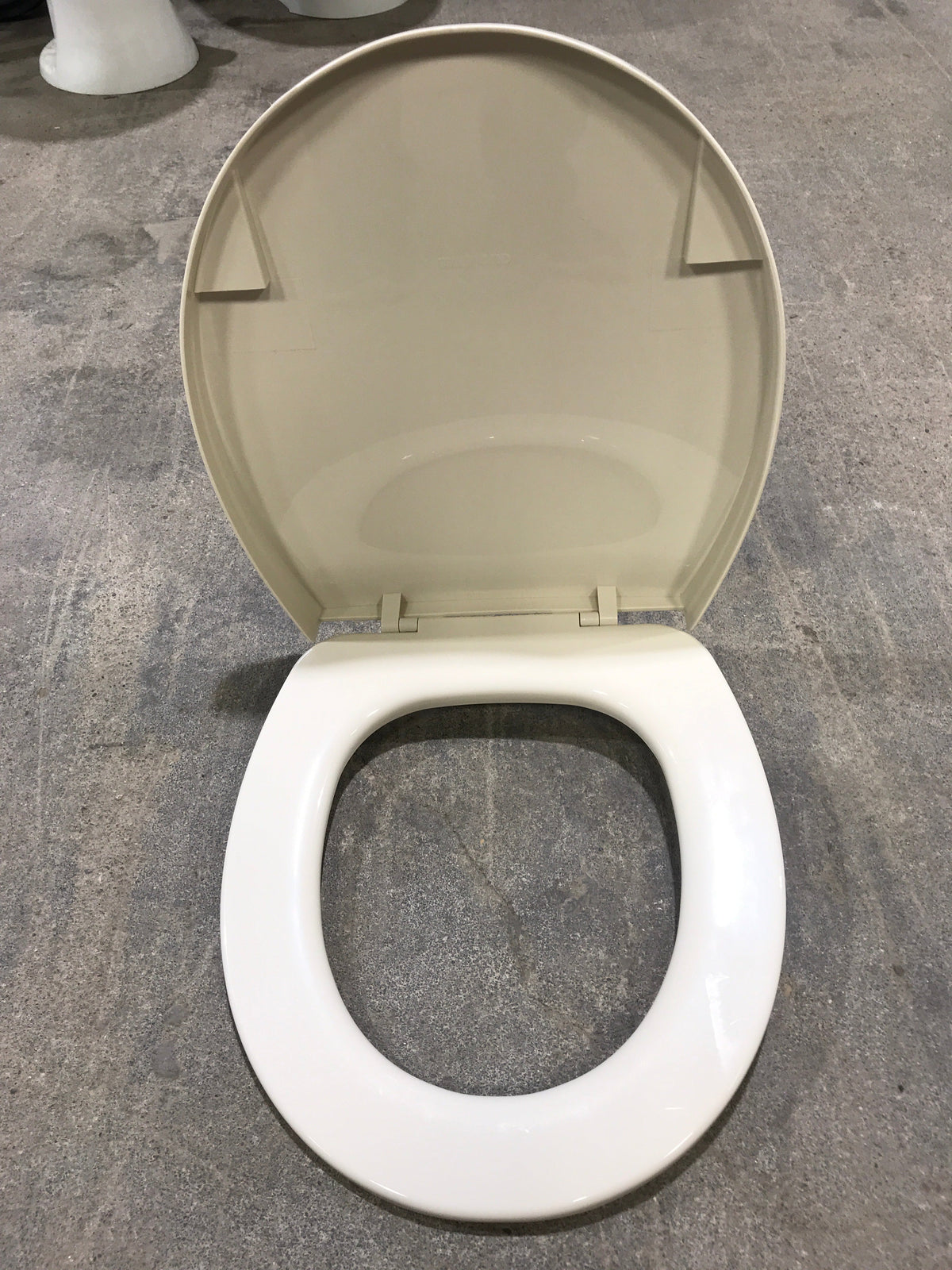 Used Toilet Seat Replacement Thetford 42179