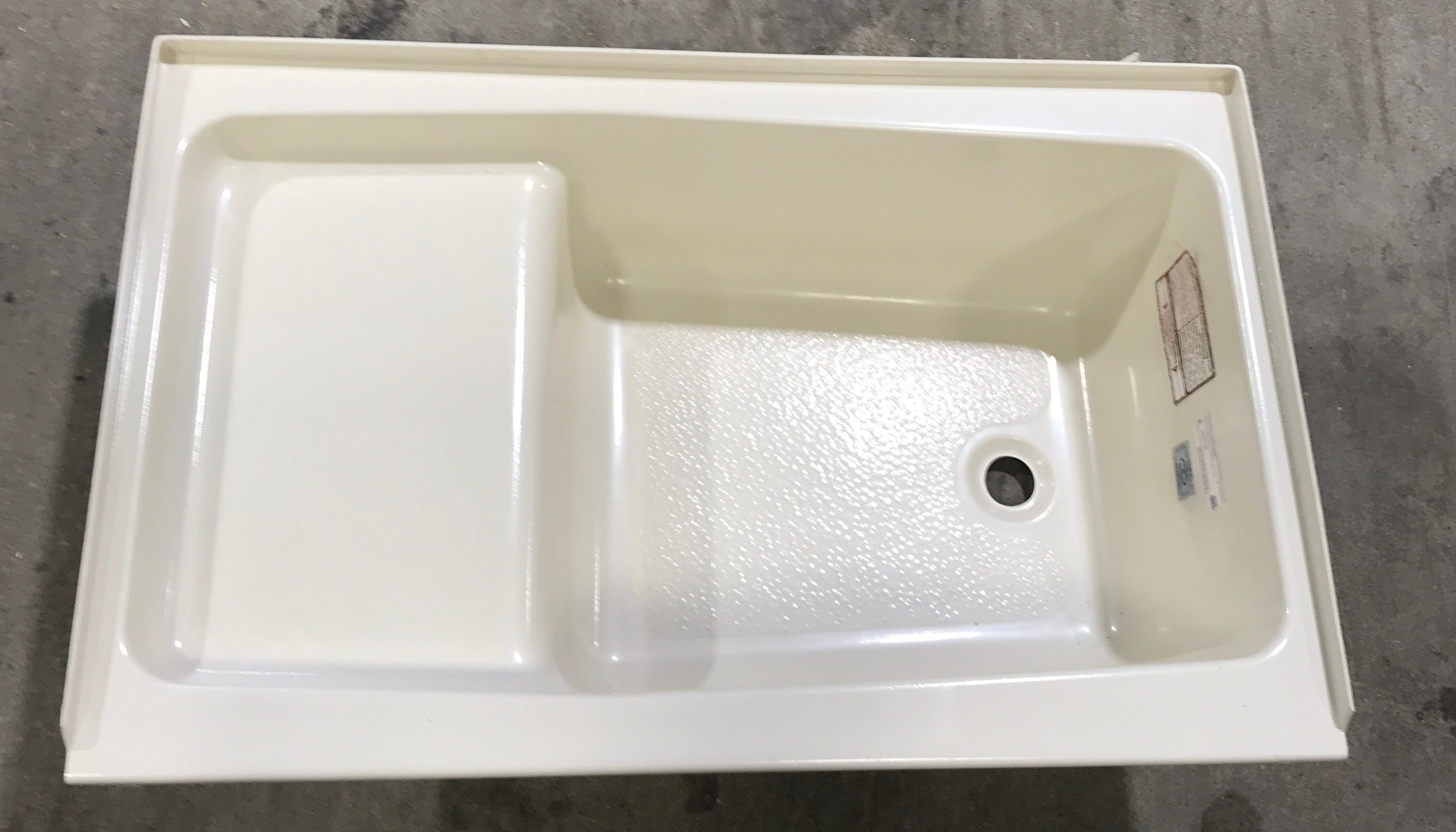 Used RV Step Bath Tub 38” x 24” - Right Hand Drain