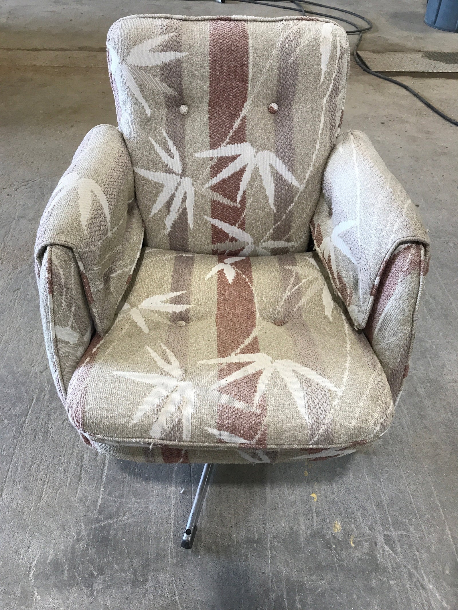 Used RV Chair - Light Tan with design