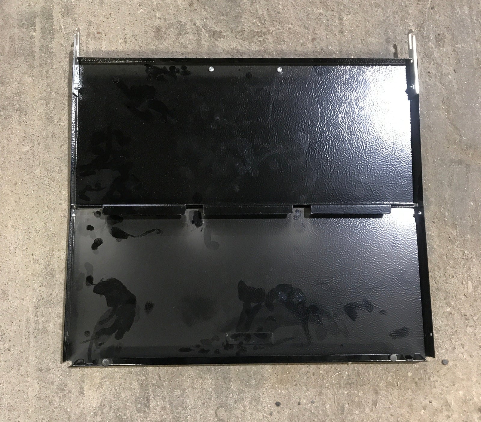 Used Magic Chef Bi-Fold Cover Black for CLY2242BDH