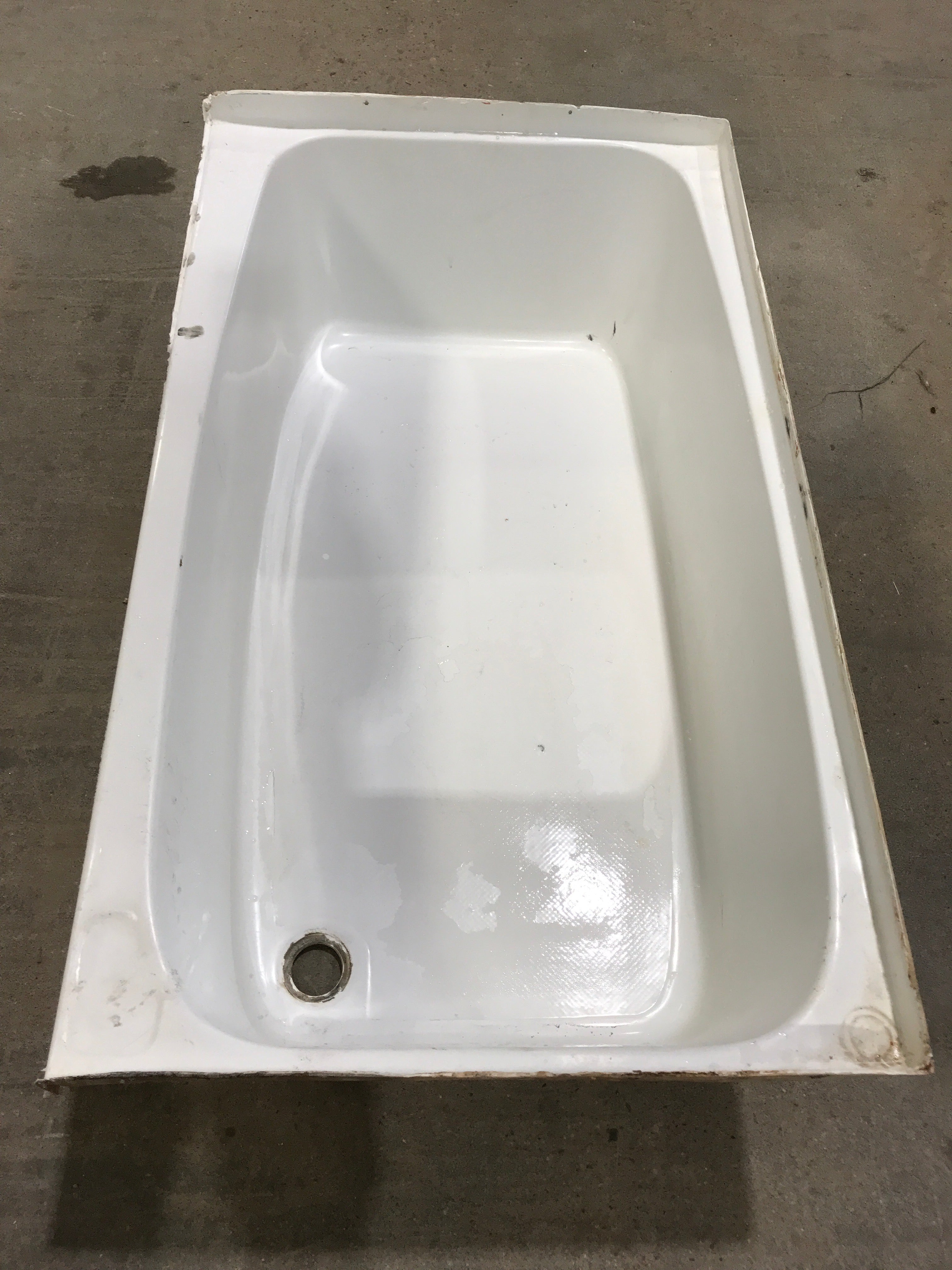 Used RV Bath Tub 43 3/4” x 25 1/2” - Right Hand Drain