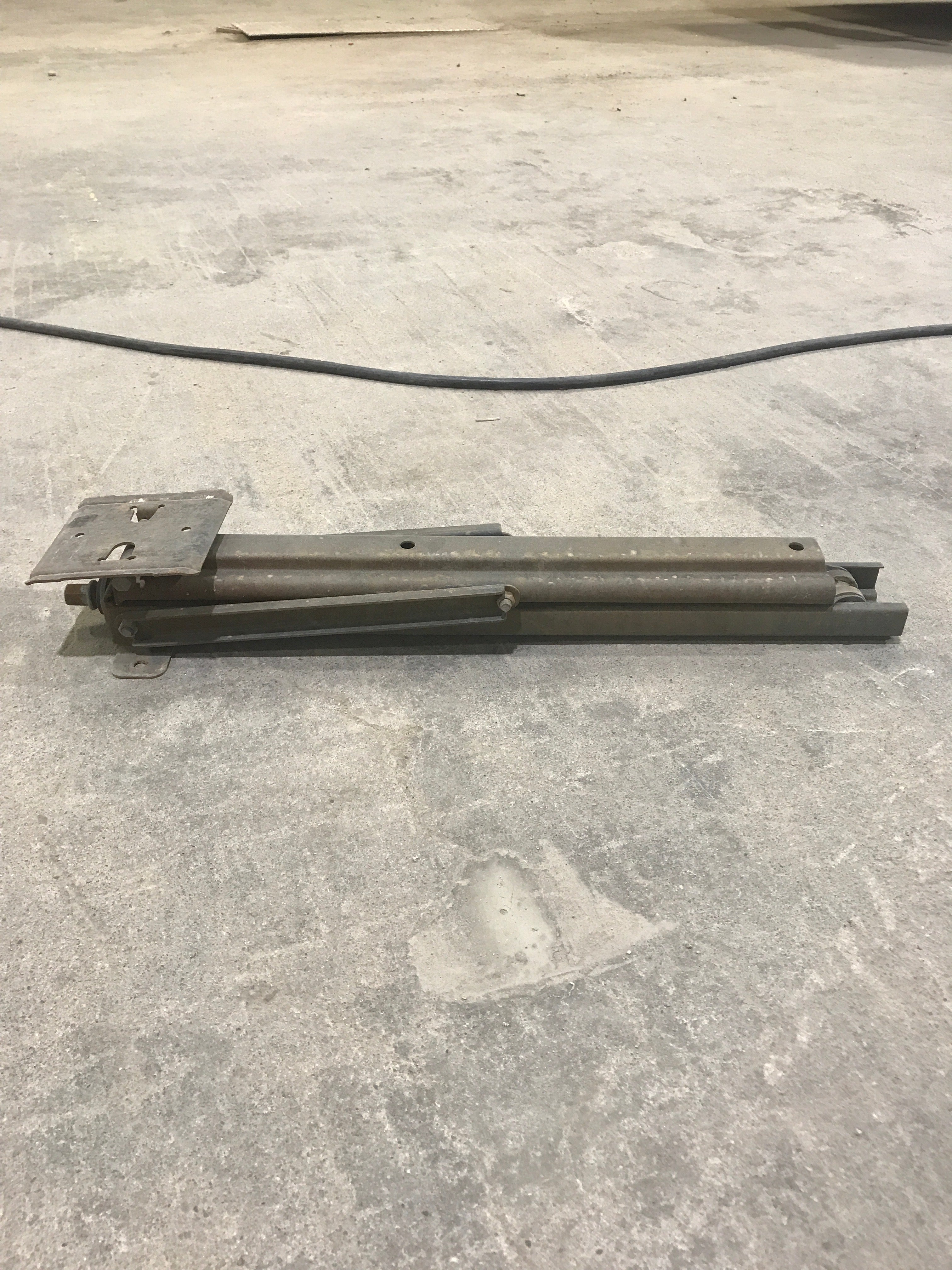 Used C-Type Stabilizing Jack