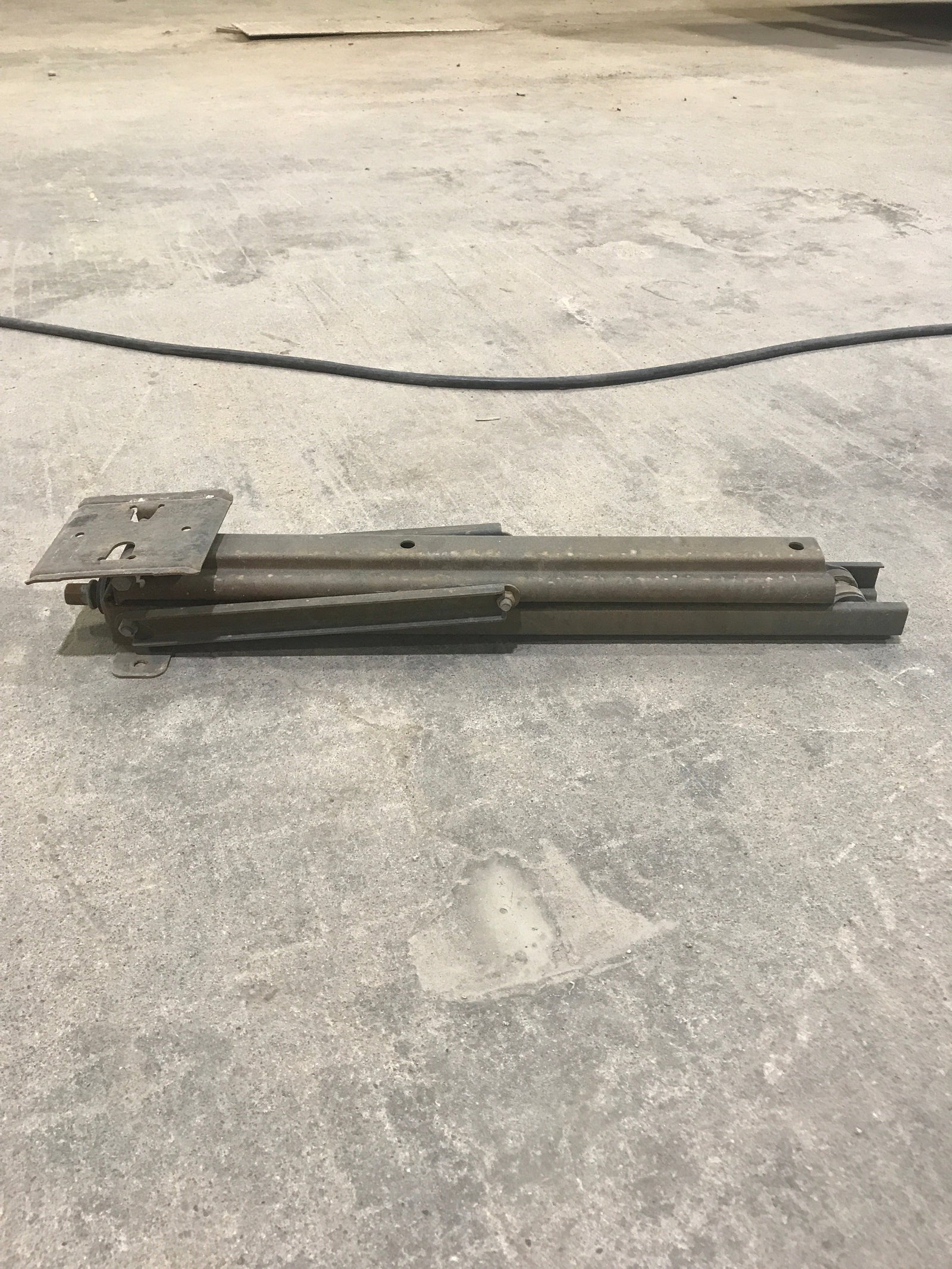 Used C-Type Stabilizing Jack