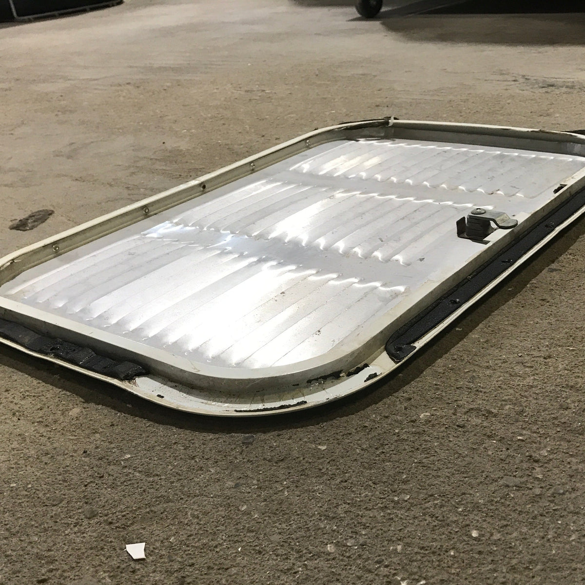 Used Retro NORCOLD 616009/ DOMETIC (P/N UNKNOWN for RM2214R) - Off White Vent Door with White Trim