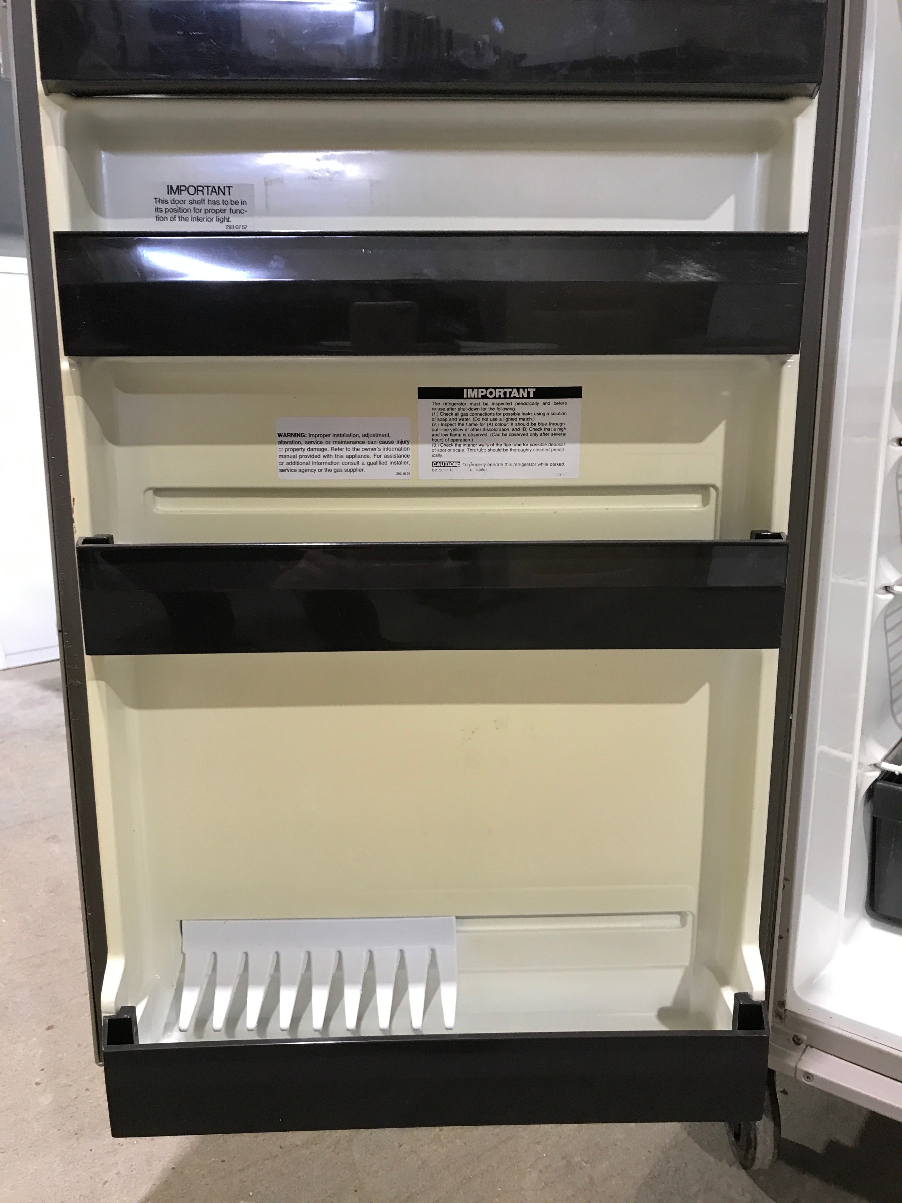 Used Complete Dometic Fridge, 2-Way -RM2611