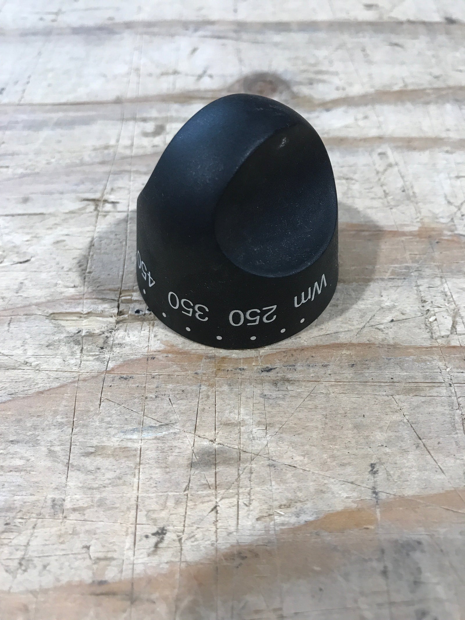 Used Magic Chef Oven Thermostat Knob - 74004645