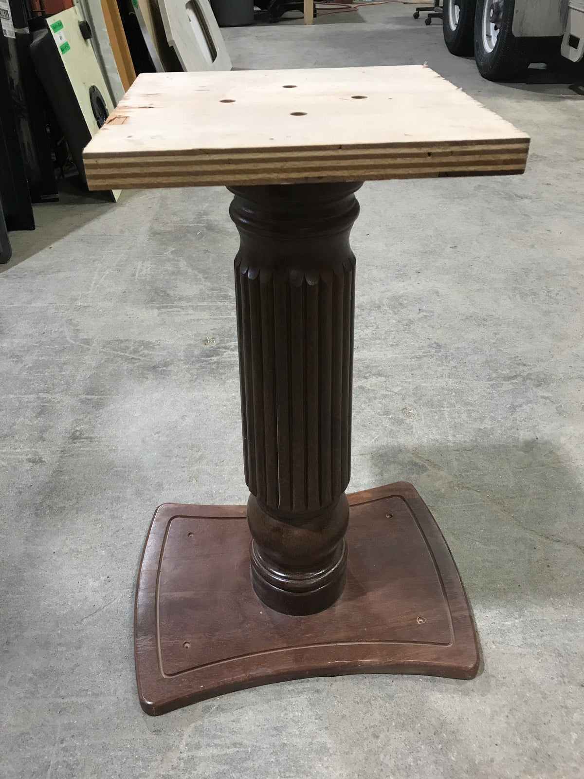 Used RV Pedestal Style Table Leg 25 1/2