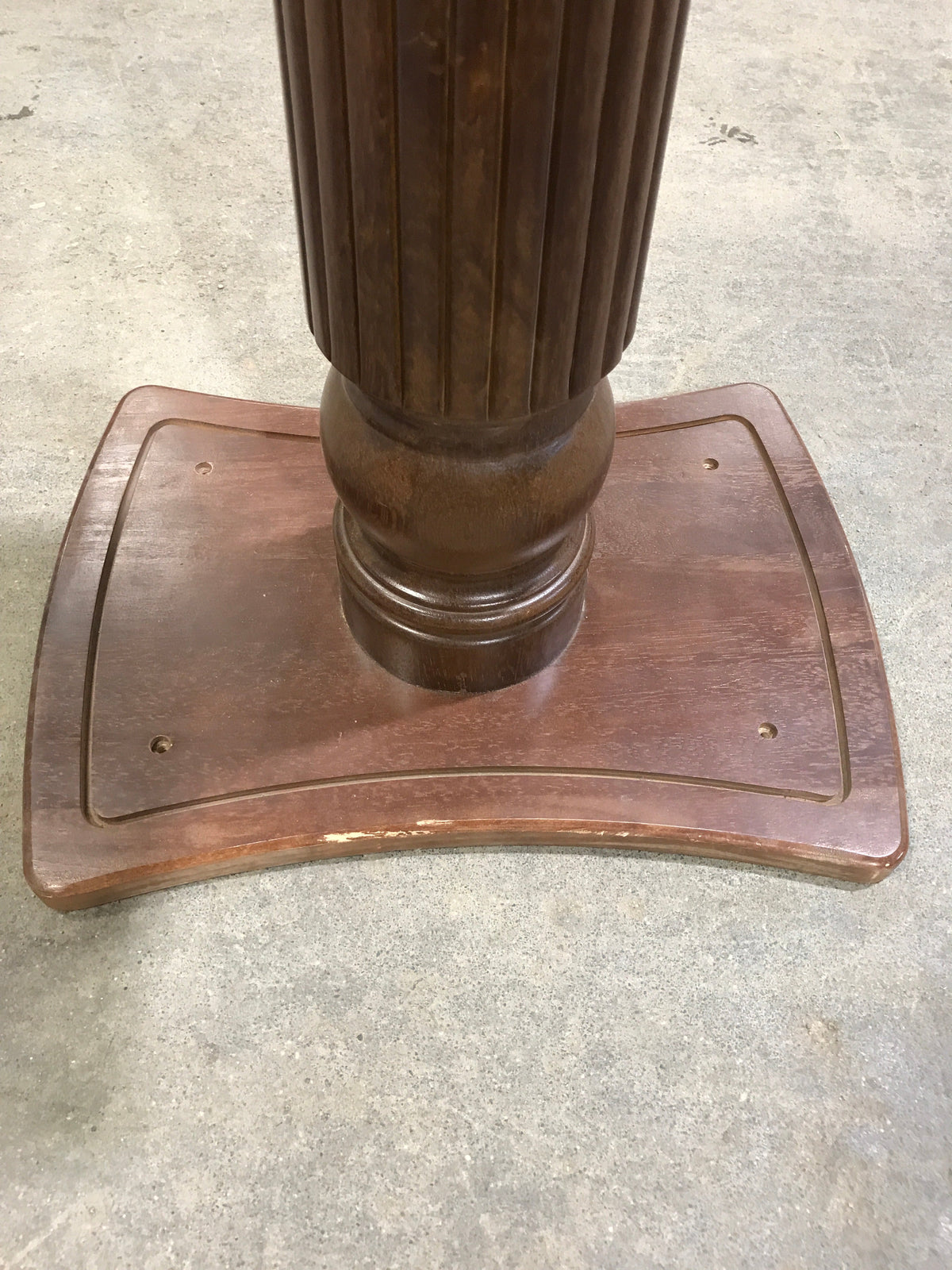 Used RV Pedestal Style Table Leg 25 1/2