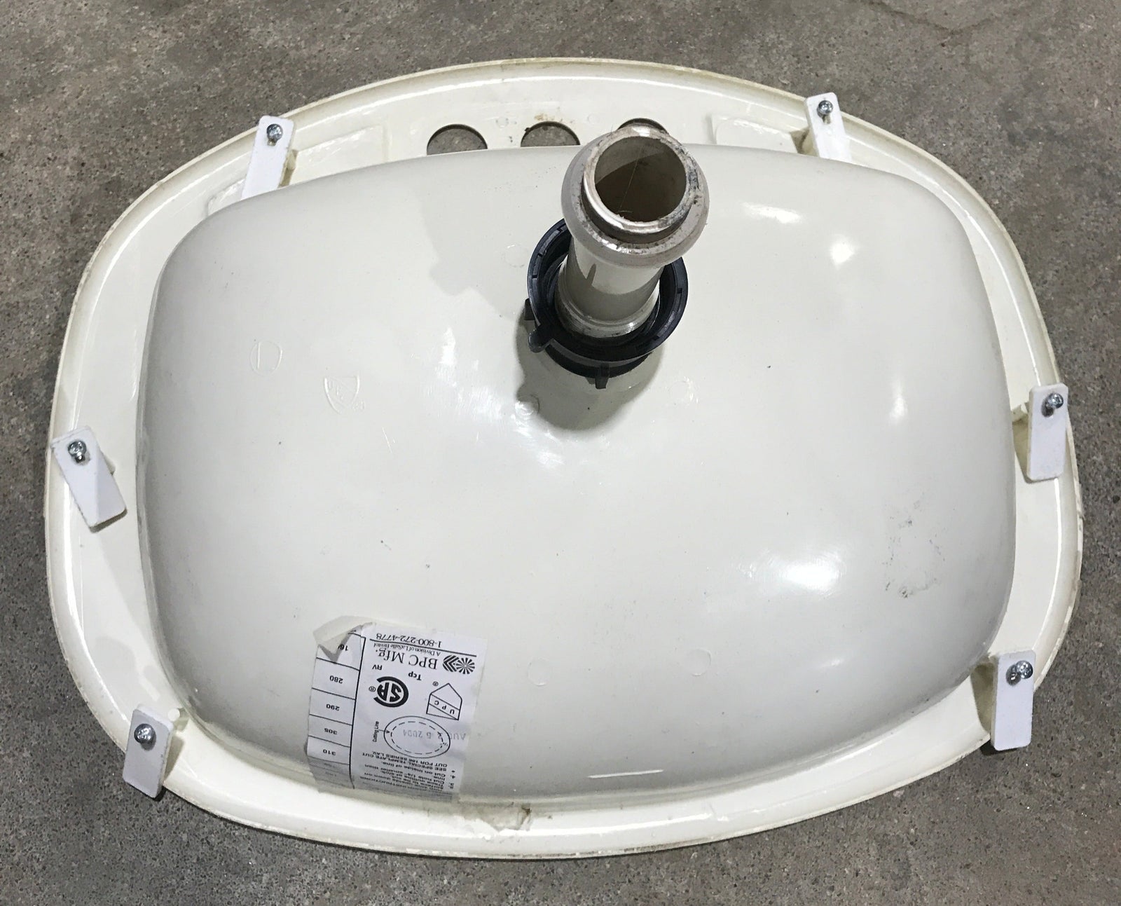 Used Off White Bathroom Sink 20