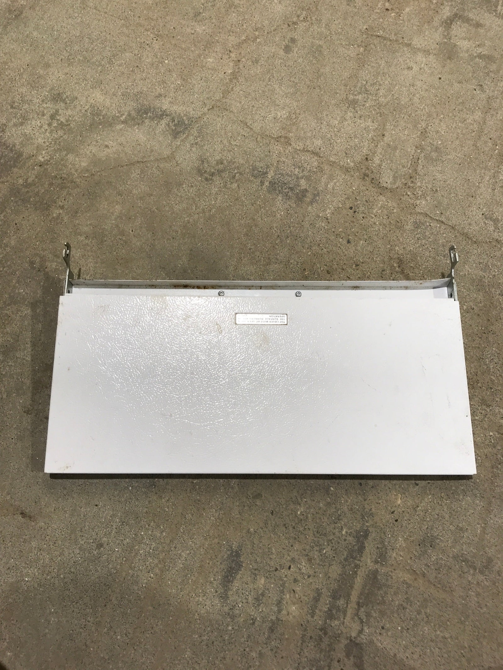Used MAGIC Chef Bi-Fold Cover CLY1610BDW