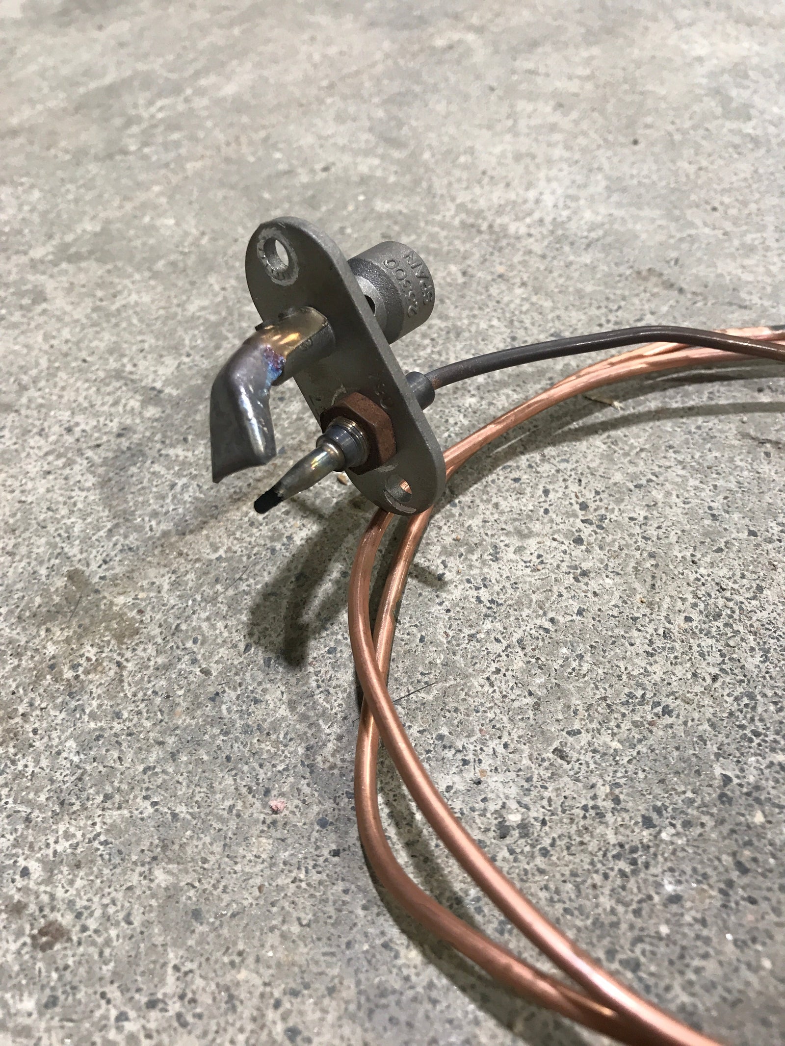 Used Magic Chef Oven Pilot with thermocouple 74009852