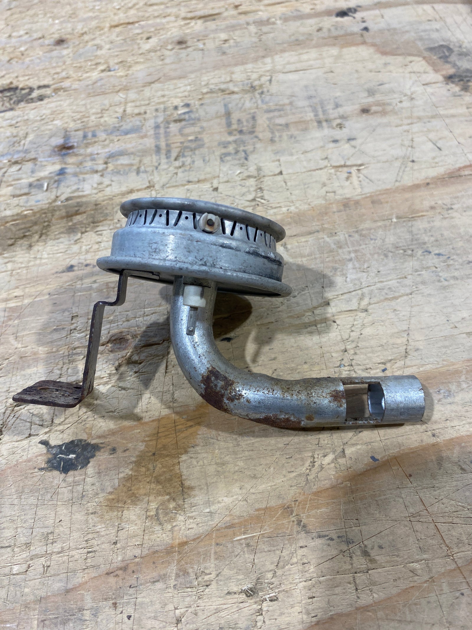 Used Atwood/ Wedgewood Front Center Burner with Piezo 56155