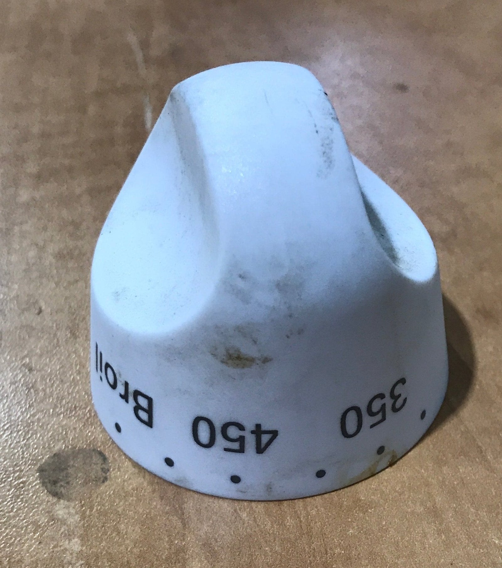 Used Magic Chef Oven Knob - 74007279