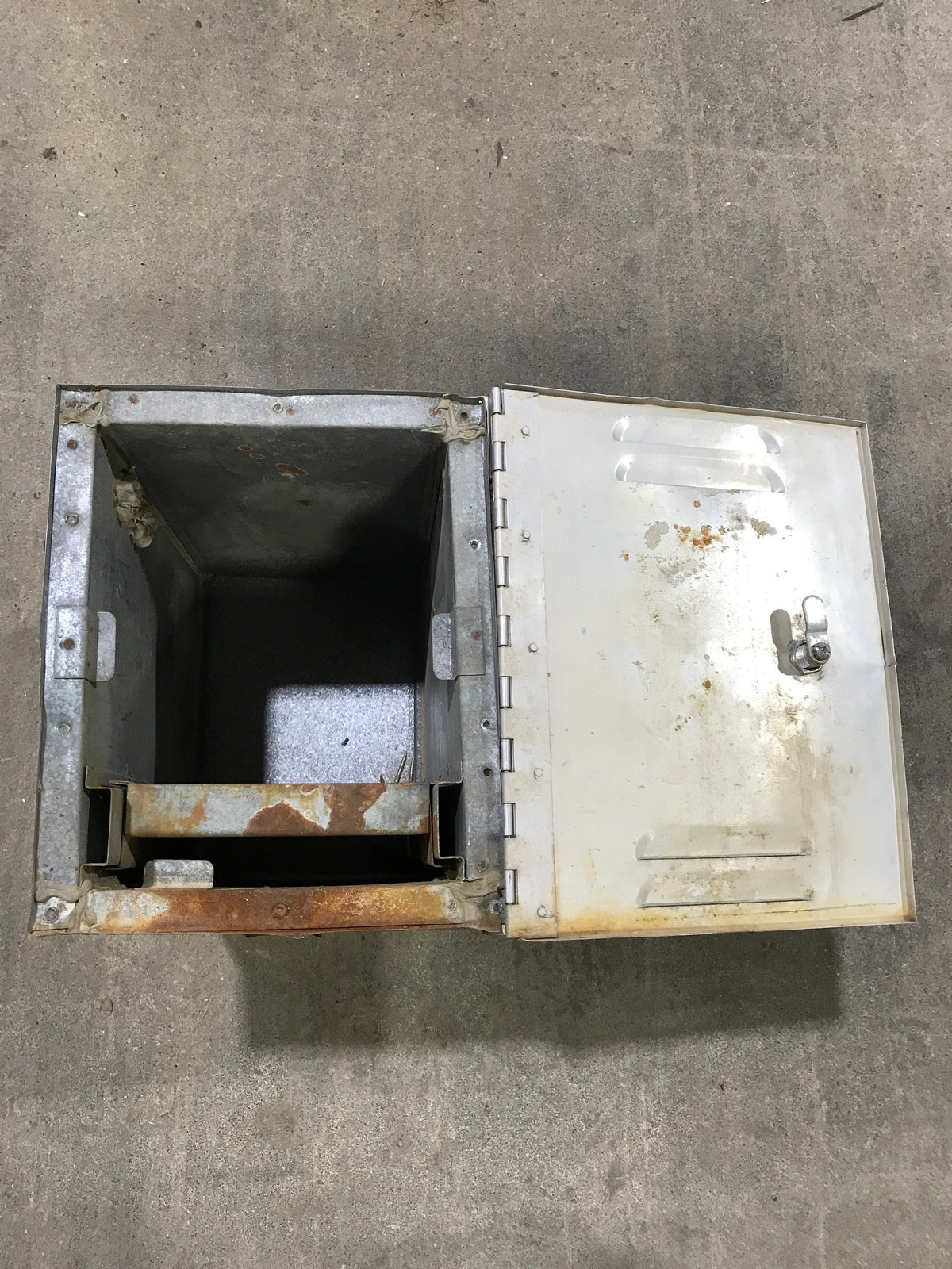 Used Battery Compartment Box with Slide Out Tray