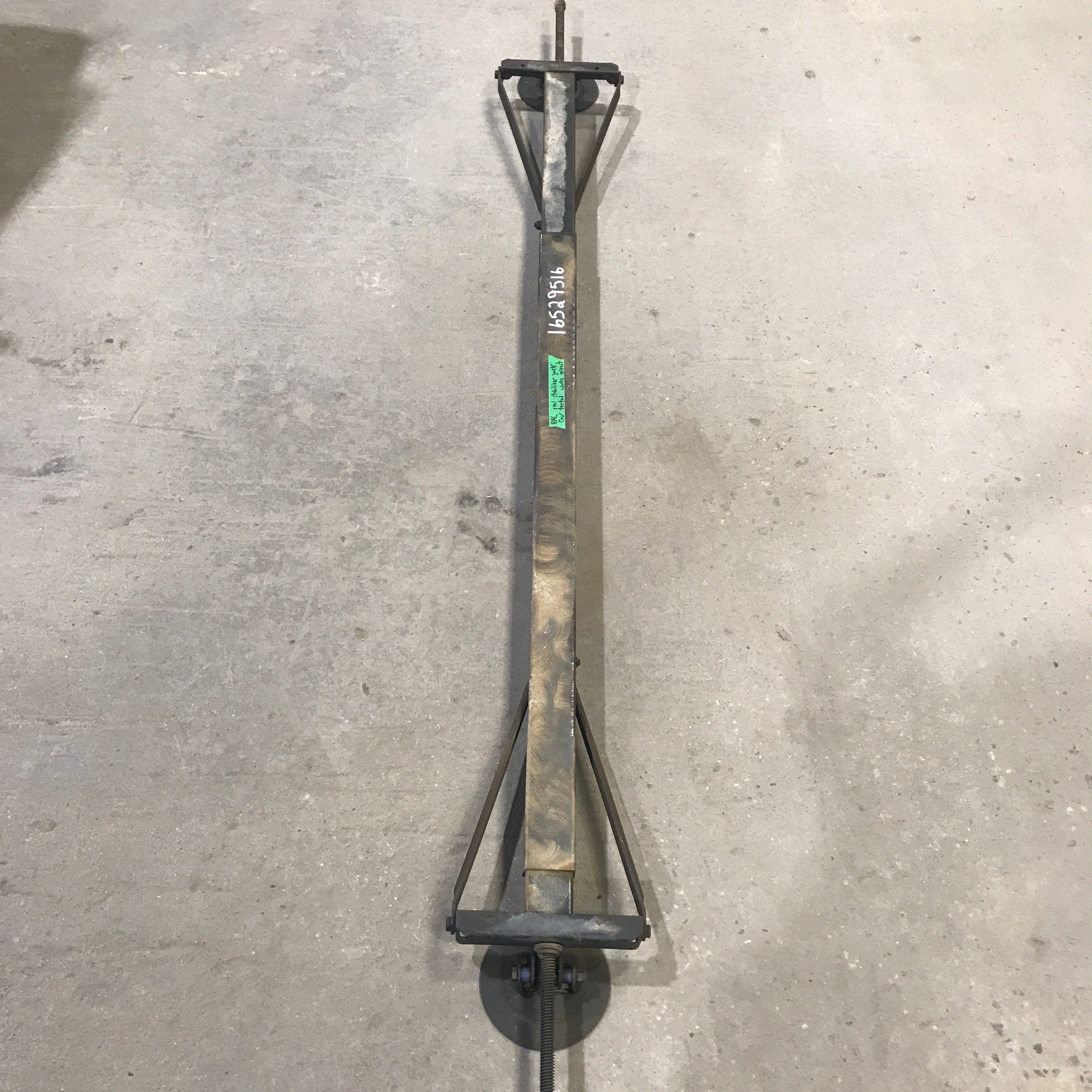 Used BAL Telescopic Stabilizer Jack 79"