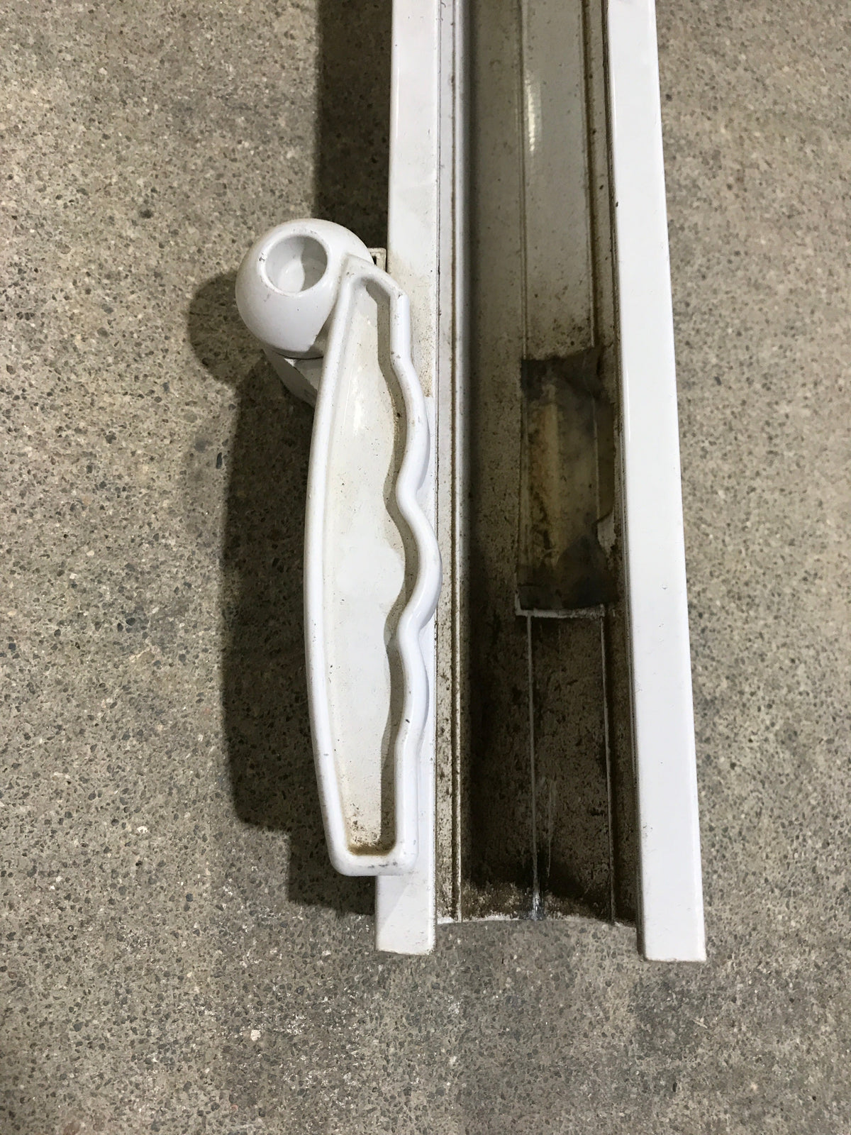 Used Dometic Sunchaser II Tall Main Arm Assembly, Polar White - 3310792043 / 3310792.118B