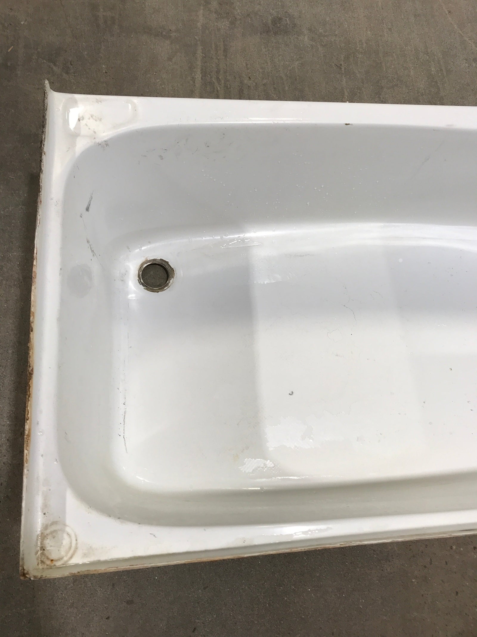 Used RV Bath Tub 43 3/4” x 25 1/2” - Right Hand Drain