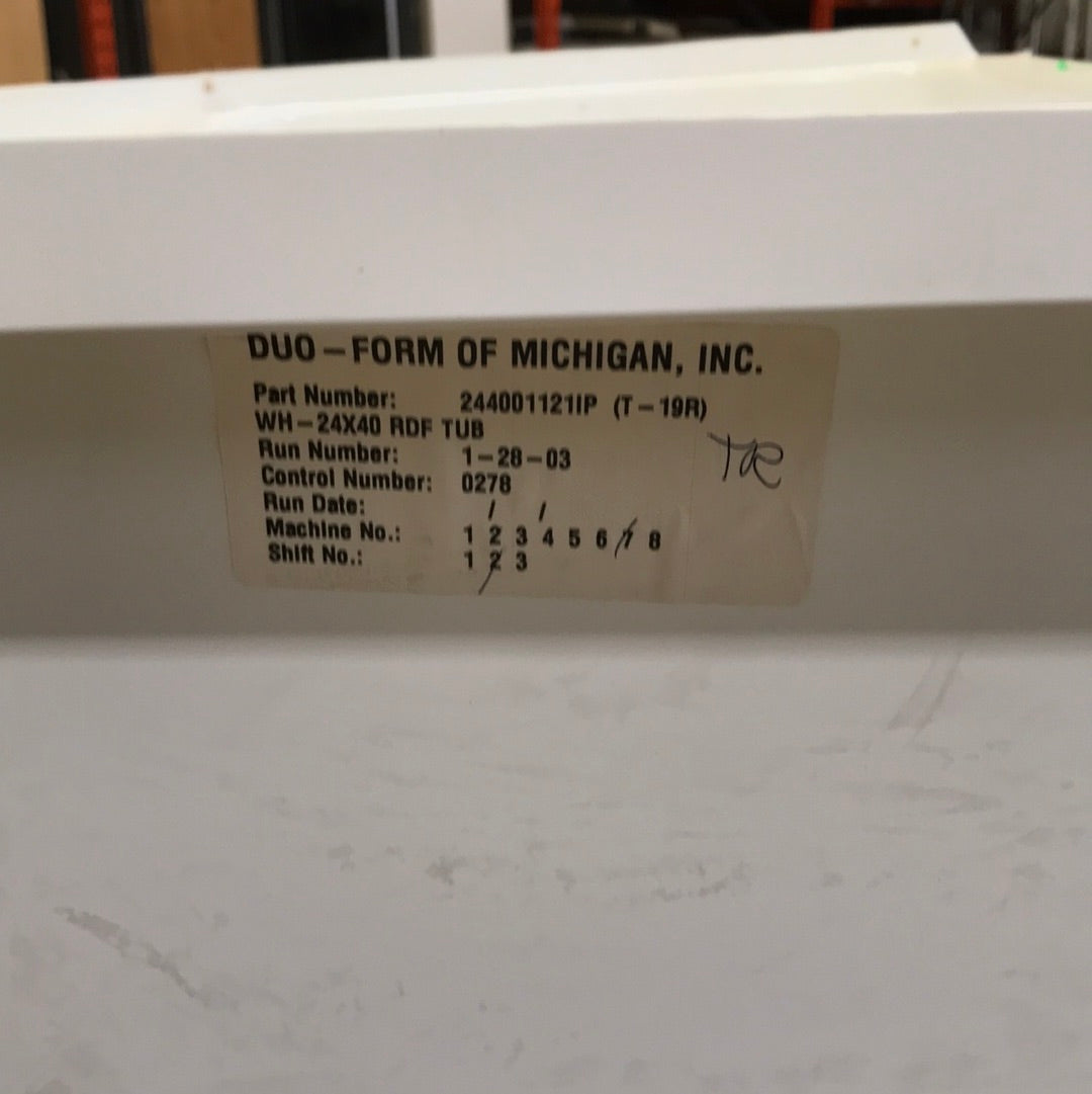 Used RV Bath Tub 40” L x 24 W ” - Right Hand Drain