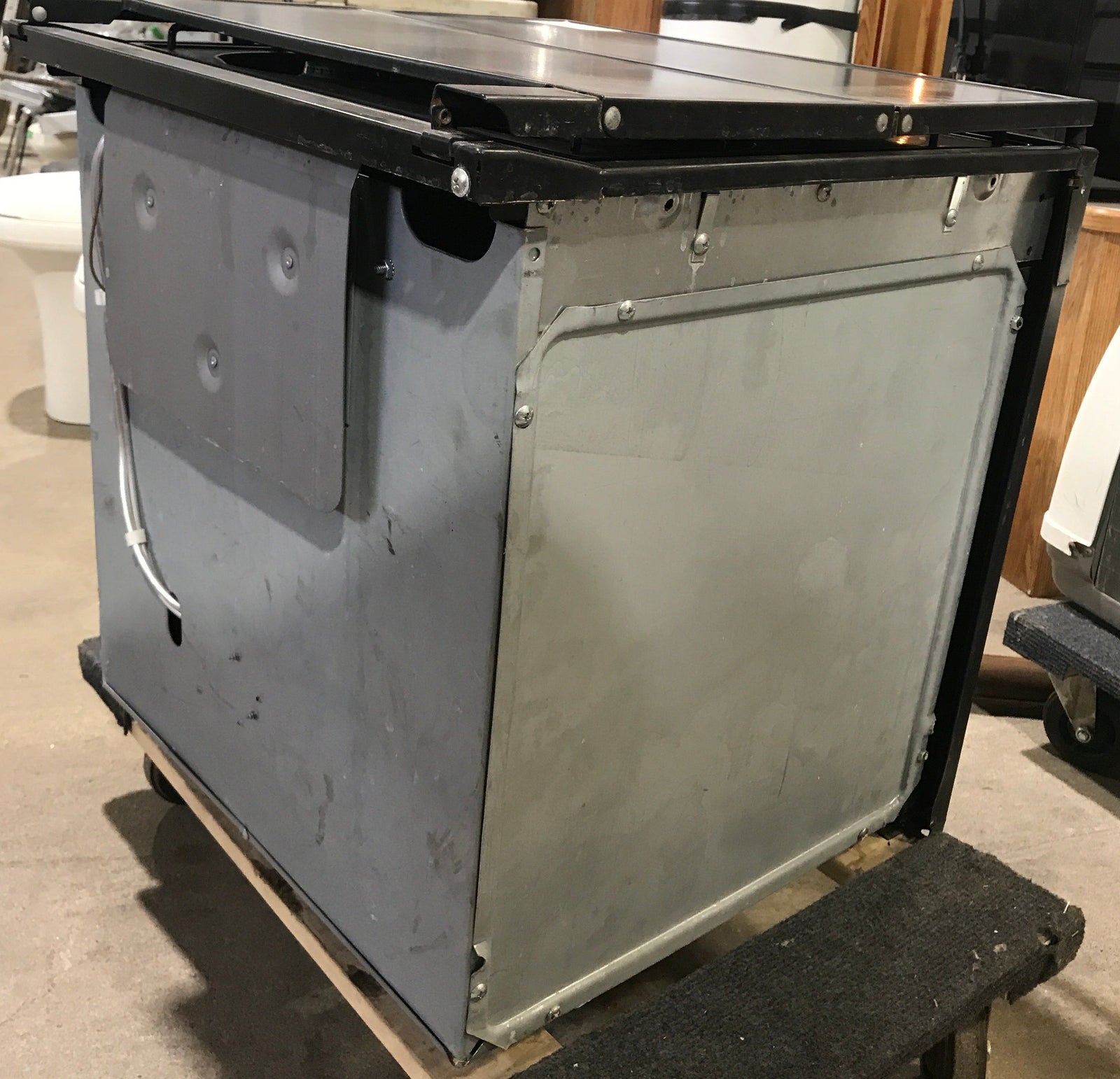 Used Atwood / Wedgewood range stove 3-burner R2136BGP