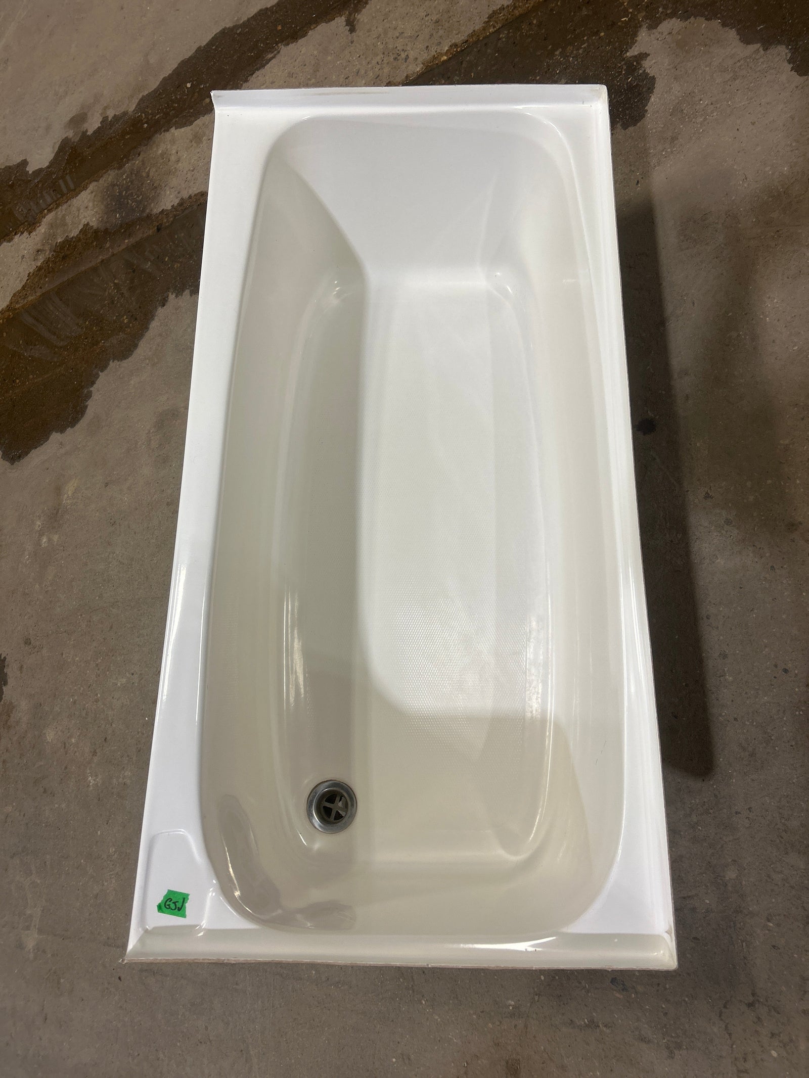 Used RV Bath Tub, Right Hand Drain - 43 3/4” x 22”