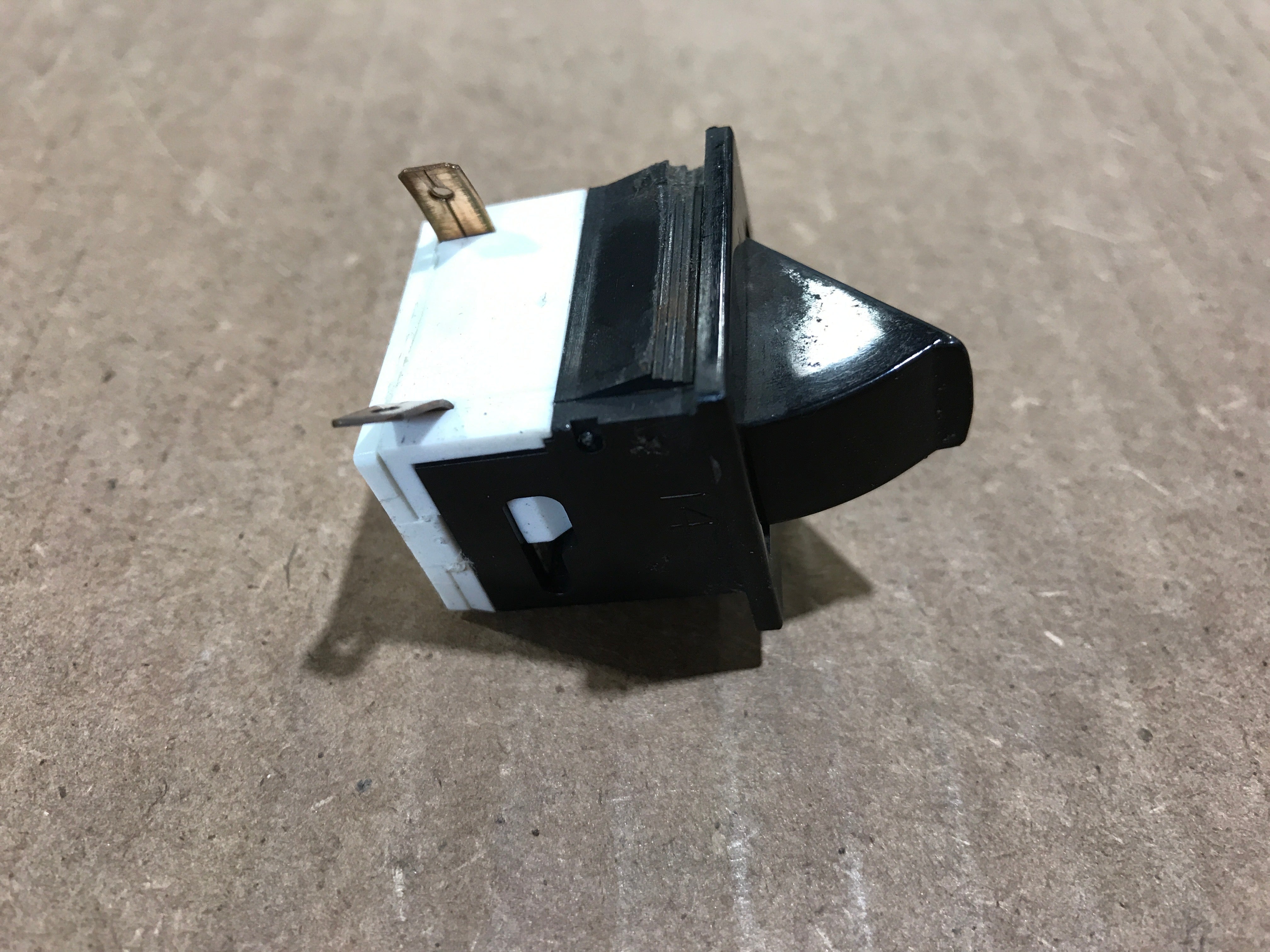Used Norcold Interior Fridge Light Switch - 61581022